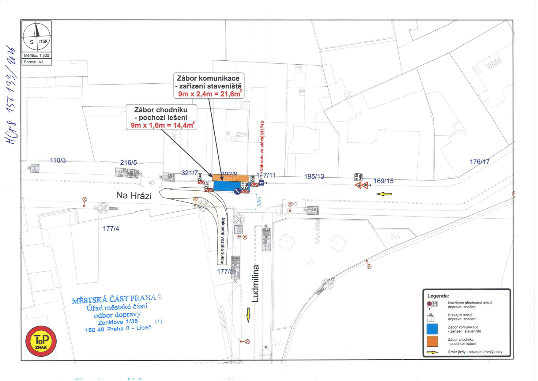 Situační nákres dopravního značení a záboru komunikace pro stavební práce v ulici Na Hrázi.