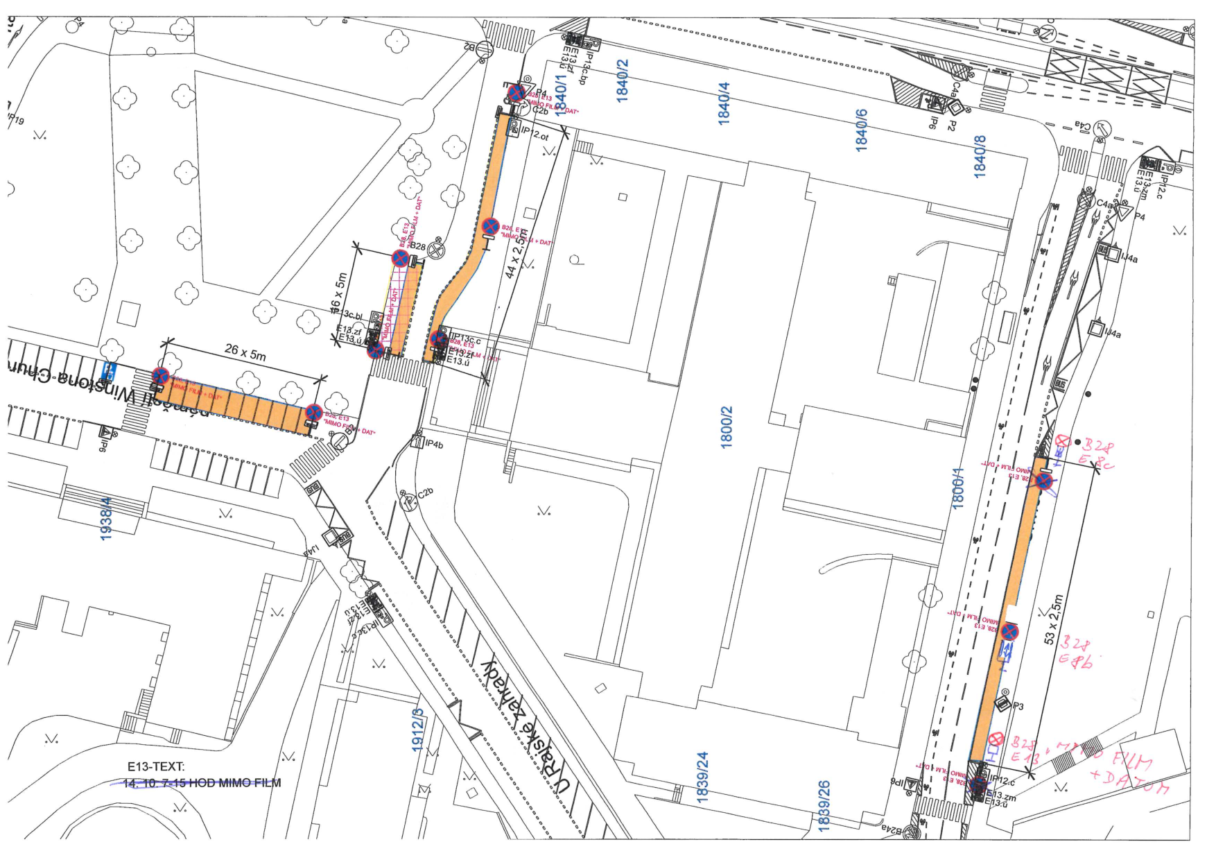 Situační nákres dopravního značení a vyhrazených parkovacích míst v ulici U Rajské zahrady.
