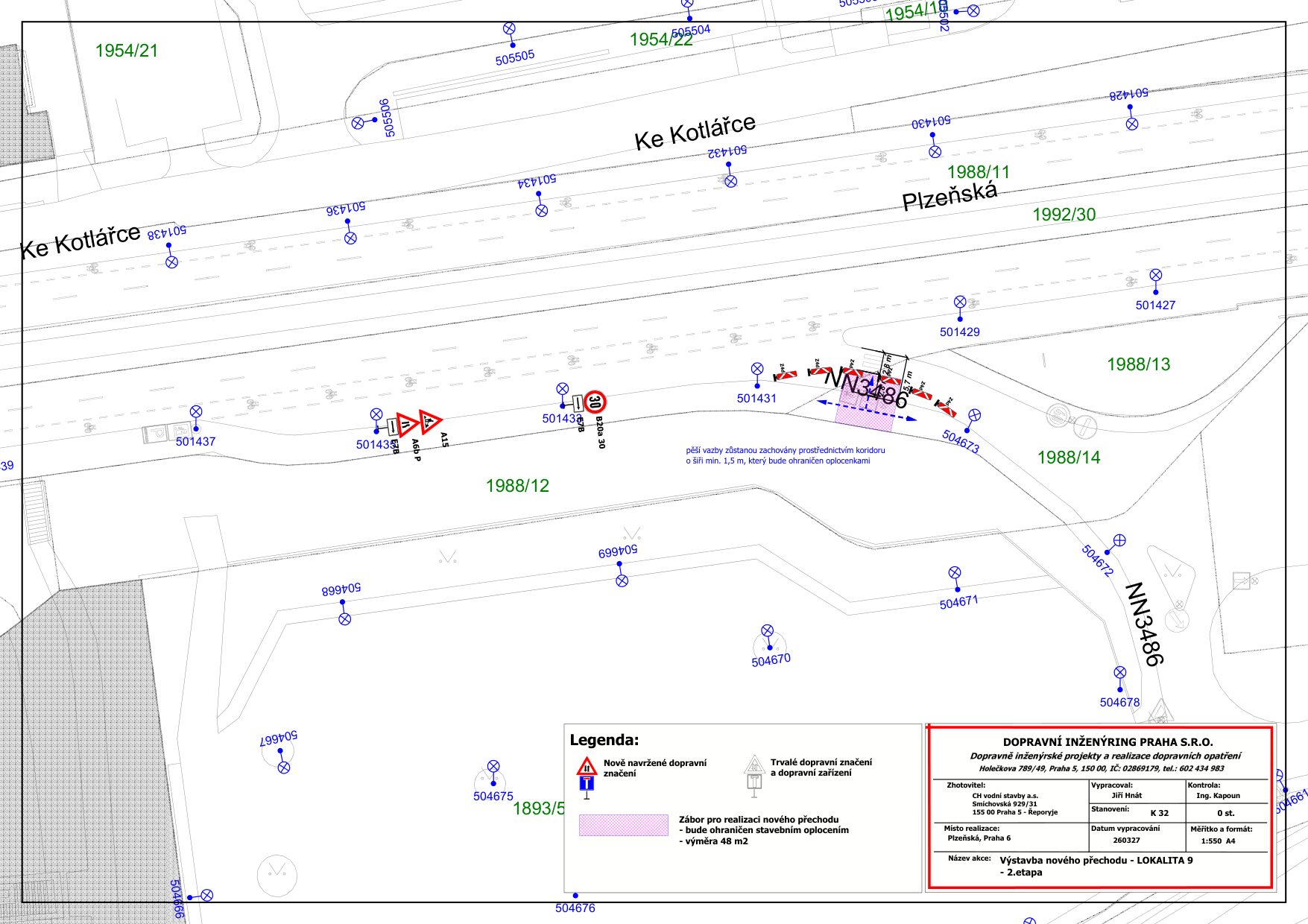 Situační plán dopravního značení pro stavbu nového přechodu (Lokalita 9, 2. etapa) na ulici Plzeňská v Praze. Obsahuje katastrální čísla pozemků (např. 1954/21, 1988/11, 1988/12, 1988/13, 1988/14, 1893/5), názvy ulic (Ke Kotlářce, Plzeňská), značení dopravních značek (omezení rychlosti 30, výstražné značky), vyznačený zábor pro realizaci přechodu (výměra 48 m2) a koridor pro pěší o šířce min. 1,5 m. V rohu je tabulka s informacemi: DOPRAVNÍ INŽENÝRING PRAHA S.R.O., Holečkova 789/49, Praha 5. Zhotovitel: CH vodní stavby a.s., Smíchovská 929/31, 155 00 Praha 5 - Řeporyje. Název akce: Výstavba nového přechodu - LOKALITA 9 - 2.etapa.