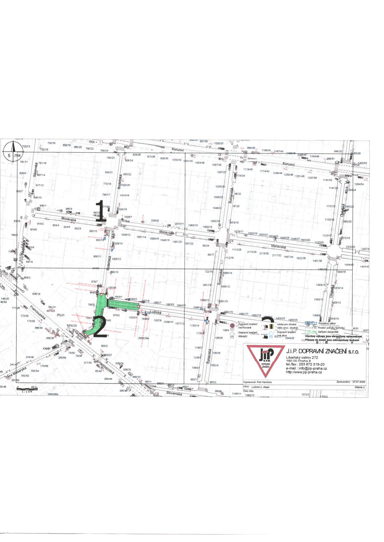 Koordinační situace dopravního značení pro akci 'Lužická 2. etapa'. Mapa zachycuje ulice Sázavská, Budečská, Moravská, Lužická, Šumavská a náměstí Tř. T. G. Masaryka v Praze s vyznačeným dopravním značením (označeno čísly 1 a 2). Obsahuje legendu symbolů: navrhovaná dopravní značka, stávající dopravní značka, lávka pro chodce, prostory pohybu techniky a zařízení staveniště. Dokument vypracoval Petr Havlíček, datum zpracování 27. 07. 2026. Zhotovitel: J.I.P. DOPRAVNÍ ZNAČENÍ s.r.o., Libeňský ostrov 272, 180 00 Praha 8, tel./fax: 283 872 319-20, e-mail: info@jip-praha.cz, http://www.jip-praha.cz.