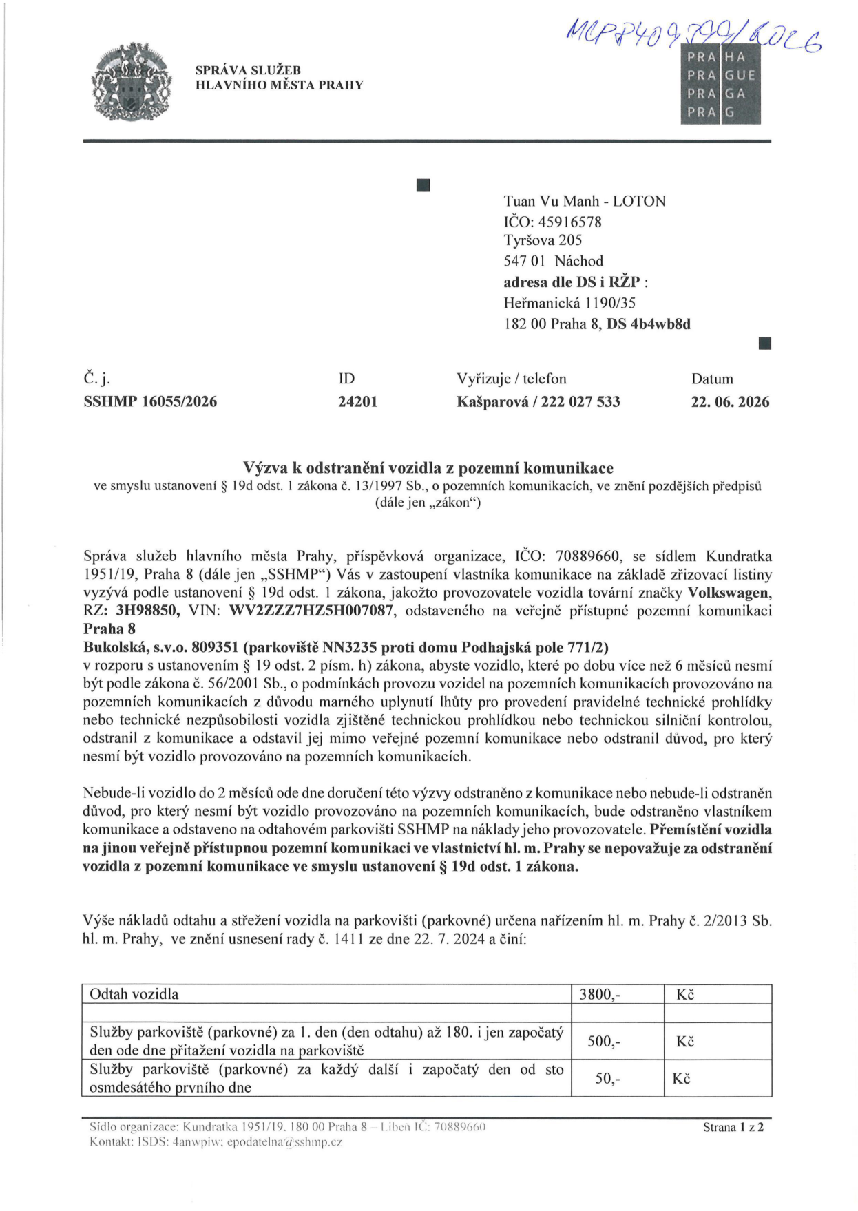 Dokument: Výzva k odstranění vozidla z pozemní komunikace. Adresát: Tuan Vu Manh - LOTON, IČO 45916578, Tyršova 205, 547 01 Náchod. Odesílatel: Správa služeb hlavního města Prahy (SSHMP), Kundratka 191/19, Praha 8. Č. j.: SSHMP 16055/2026, datum: 22. 06. 2026. Předmět: Výzva k odstranění vozidla Volkswagen, RZ: 3H98850, VIN: WV2ZZZ7HZ5H007087, odstaveného na adrese Bukolská, s.v.o. 809351 (parkoviště NN3235 proti domu Podhajská pole 771/2). Důvod: Vozidlo je neprovozuschopné (propadlá technická kontrola více než 6 měsíců). Lhůta pro odstranění: 2 měsíce od doručení. Ceník odtahu a parkovného: Odtah vozidla 3800 Kč. Služby parkoviště (1.-180. den): 500 Kč/den. Služby parkoviště (od 181. dne): 50 Kč/den.