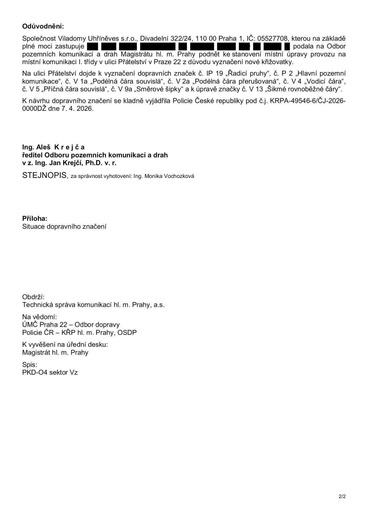 Úřední dokument (strana 2/2) týkající se stanovení místní úpravy provozu na pozemních komunikacích v ulici Přátelství, Praha 22. Obsah: Odůvodnění žádosti společnosti Viladomy Uhříněves s.r.o. (IČ: 05527708) o vyznačení nové křižovatky. Specifikace dopravního značení: IP 19 'Řadicí pruhy', P 2 'Hlavní pozemní komunikace', V 1a 'Podélná čára souvislá', V 2a 'Podélná čára přerušovaná', V 4 'Vodicí čára', V 5 'Příčná čára souvislá', V 9a 'Směrové šipky' a úprava V 13 'Šikmé rovnoběžné čáry'. Vyjádření Policie ČR č.j. KRPA-49546-6/ČJ-2026-0000DŽ ze dne 7. 4. 2026. Dokument podepsal Ing. Aleš Krejča (ředitel Odboru pozemních komunikací a drah), v zastoupení Ing. Jan Krejčí, Ph.D. v. r. Příloha: Situace dopravního značení. Obdrželi: Technická správa komunikací hl. m. Prahy, a.s., ÚMČ Praha 22 – Odbor dopravy, Policie ČR – KŘP hl. m. Prahy, OSDP. Spis: PKD-O4 sektor Vz.