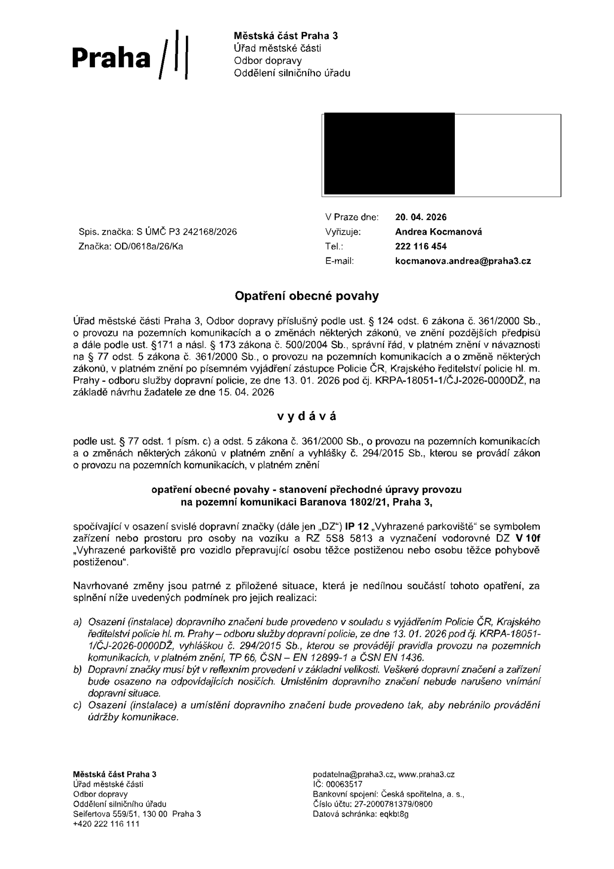 Opatření obecné povahy vydané Městskou částí Praha 3, Odborem dopravy, dne 20. 04. 2026. Předmětem je stanovení přechodné úpravy provozu na pozemní komunikaci Baranova 1802/21, Praha 3, spočívající v osazení svislé dopravní značky IP 12 'Vyhrazené parkoviště' se symbolem zařízení nebo prostoru pro osoby na vozíku a RZ 5S8 5813 a vyznačení vodorovné dopravní značky V 10f 'Vyhrazené parkoviště pro vozidlo přepravující osobu těžce postiženou nebo osobu těžce pohybově postiženou'. Dokument obsahuje podmínky pro realizaci (soulad s vyjádřením Policie ČR ze dne 13. 01. 2026, reflexní provedení značek, nebránění údržbě komunikace). Spisová značka: S ÚMČ P3 242168/2026, značka: OD/0618a/26/Ka. Vyřizuje: Andrea Kocmanová, tel: 222 116 454, e-mail: kocmanova.andre@praha3.cz.