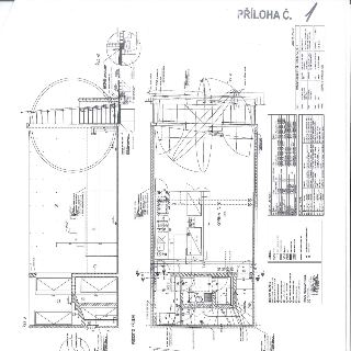 Stavební výkres (půdorys a řezy) pro projekt 'RAŠÍNOVO NÁBŘEŽÍ - KOBKY 5-7, 8-11'. Obsahuje technické detaily, tabulku místností, tabulku dveří a legendu sklad…