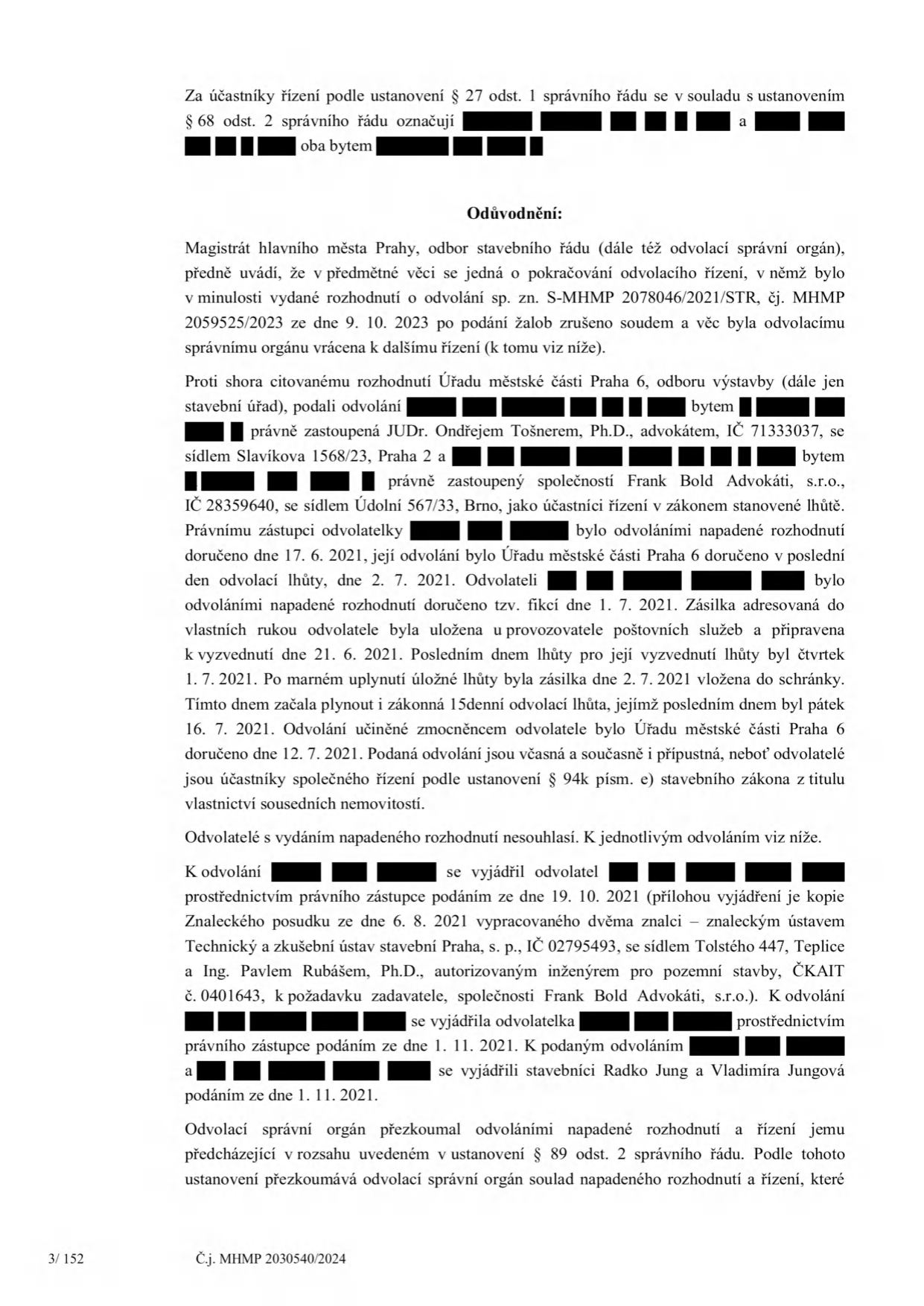 Úřední dokument: Odůvodnění rozhodnutí Magistrátu hlavního města Prahy, odbor stavebního řádu, č.j. MHMP 2030540/2024. Dokument se týká odvolacího řízení ve věci stavebního povolení. Obsahuje informace o účastnících řízení, právním zastoupení (JUDr. Ondřej Tošner, Ph.D., Frank Bold Advokáti, s.r.o.), průběhu doručování odvolání v roce 2021 a zmínku o znaleckém posudku ze dne 6. 8. 2021 vypracovaném Technickým a zkušebním ústavem stavebním Praha, s. p. a Ing. Pavlem Rubášem, Ph.D. Dále jsou zmíněni stavebníci Radko Jung a Vladimíra Jungová.