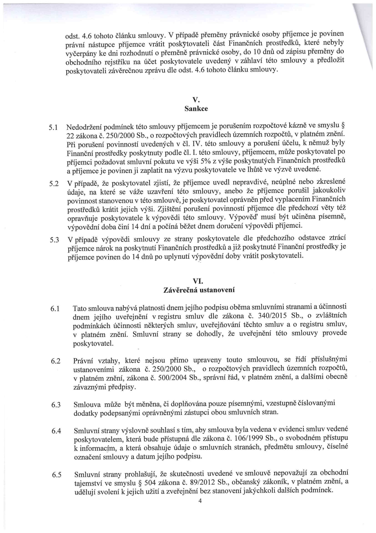 Text dokumentu obsahuje část článku o přeměně právnické osoby a dále články V. Sankce a VI. Závěrečná ustanovení. Článek V. (Sankce) řeší porušení rozpočtové kázně (dle zákona č. 250/2000 Sb.), smluvní pokutu ve výši 5 % z poskytnutých prostředků, možnost krácení prostředků při uvedení nepravdivých údajů a výpovědní lhůtu 14 dní. Článek VI. (Závěrečná ustanovení) specifikuje nabytí platnosti smlouvy, zveřejnění v registru smluv (dle zákona č. 340/2015 Sb.), právní vztahy (dle zákona č. 250/2000 Sb. a 500/2004 Sb.), způsob změn smlouvy písemnými dodatky, evidenci smluv (dle zákona č. 106/1999 Sb.) a prohlášení o obchodním tajemství (dle zákona č. 89/2012 Sb.). Strana 4.