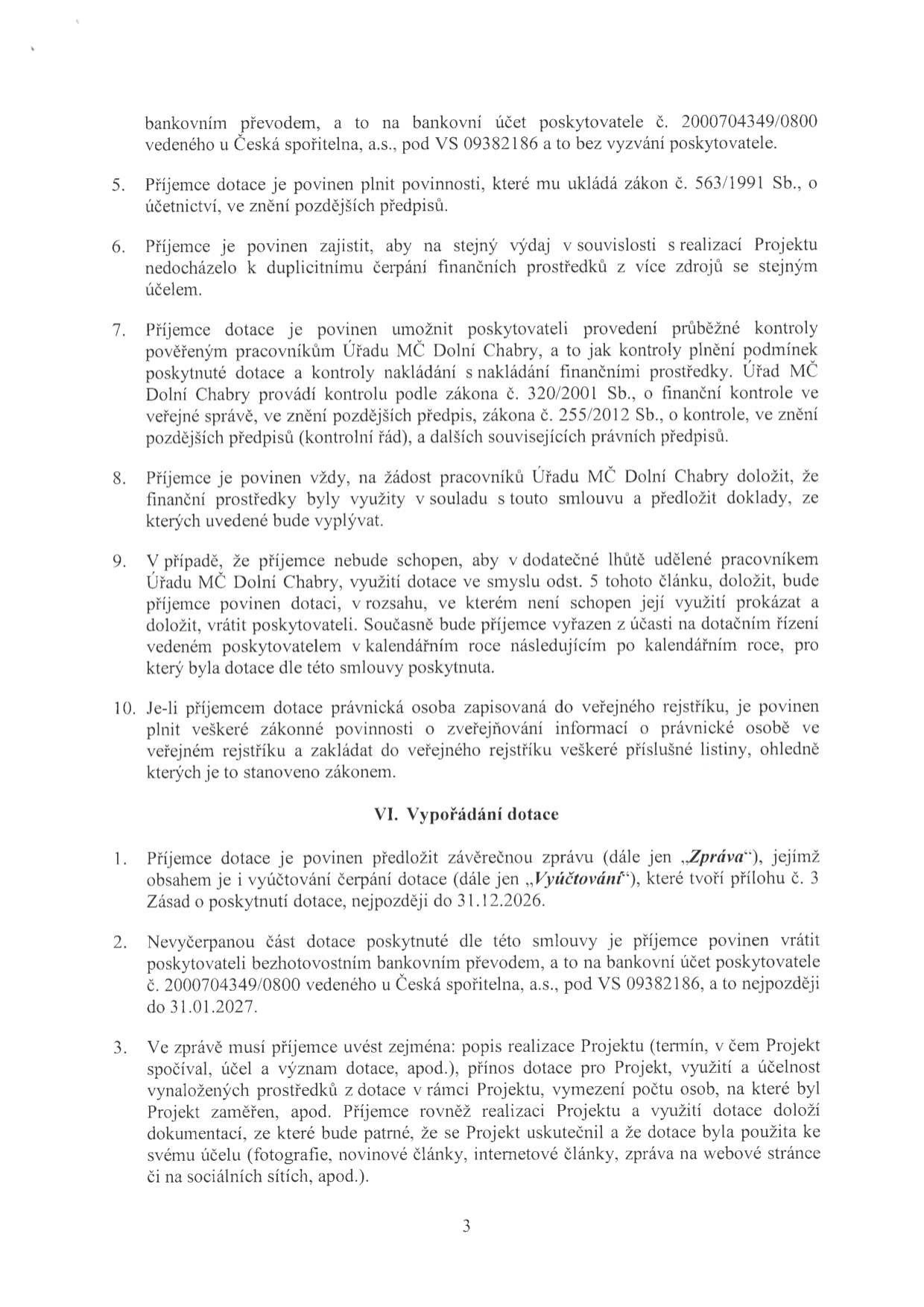 Text dokumentu obsahující smluvní podmínky pro příjemce dotace od Úřadu MČ Dolní Chabry. Body 5-10 specifikují povinnosti příjemce (účetnictví, zákaz duplicitního čerpání, kontrola, dokládání využití dotace, sankce při neplnění, povinnosti právnické osoby). Část VI. 'Vypořádání dotace' stanovuje povinnost předložit závěrečnou zprávu a vyúčtování do 31.12.2026, vrátit nevyčerpané prostředky na účet 2000704349/0800 (VS 09382186) do 31.01.2027 a náležitosti závěrečné zprávy (popis projektu, přínos, fotodokumentace).