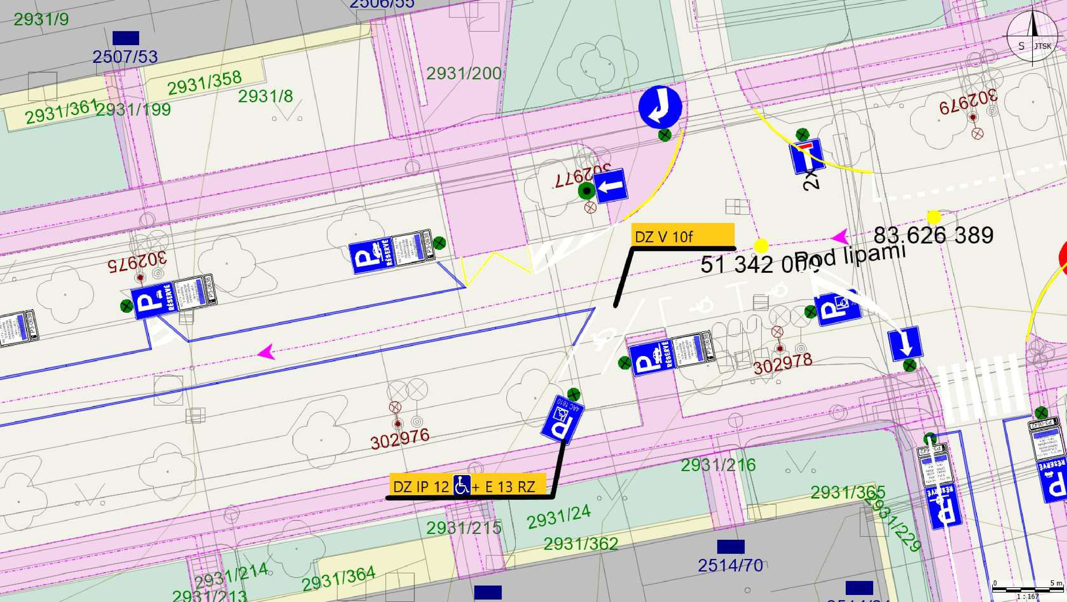 Situační nákres dopravního značení a parkovacích stání v ulici Pod lipami.