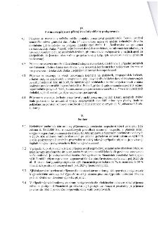 Část smlouvy obsahující články IV. a V. Článek IV. 'Povinnosti příjemce při zajišťování publicity poskytovatele' specifikuje povinnost uvádět název 'městská čá…