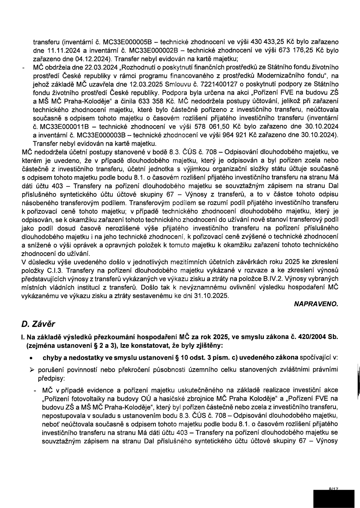 Výňatek z úředního dokumentu týkající se hospodaření MČ Praha-Koloděje v roce 2025. Text popisuje pochybení v účtování investičních transferů (fotovoltaické elektrárny na budovách OÚ, hasičské zbrojnice a ZŠ a MŠ). Uvádí konkrétní inventární čísla (MC33E000005B, MC33E000002B, MC33E000011B, MC33E000003B) a data zařazení majetku. MČ nedodržela účetní postupy dle bodu 8.3. ČÚS č. 708 (odpisování dlouhodobého majetku a časové rozlišení transferů). V závěru (D. Závěr, bod I.) je konstatováno porušení povinností dle zákona č. 420/2004 Sb. v souvislosti s nesprávným účtováním investičních akcí.