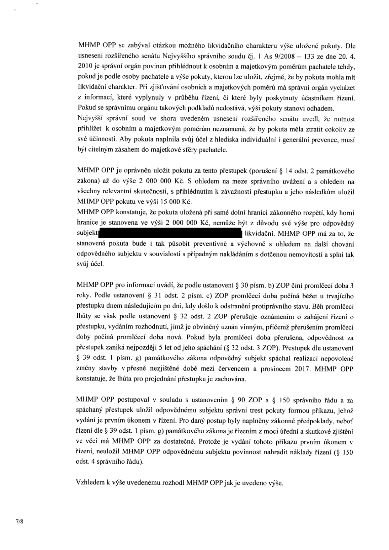 Text dokumentu (strana 7/8) obsahující odůvodnění výše pokuty a právní posouzení promlčecí lhůty. Klíčové body: MHMP OPP posuzoval likvidační charakter pokuty dle judikátu NSS 1 As 9/2008-133. Uložena pokuta 15 000 Kč (zákonný limit až 2 000 000 Kč). Právní základ: § 14 odst. 2 památkového zákona, § 30 písm. b), § 31 odst. 2 písm. c), § 32 odst. 2 a 3 zákona o odpovědnosti za přestupky (ZOP), § 39 odst. 1 písm. g) památkového zákona. Přestupek spáchán mezi červencem a prosincem 2017. Postupováno dle § 90 ZOP a § 150 správního řádu (vydání příkazu jako prvního úkonu v řízení).