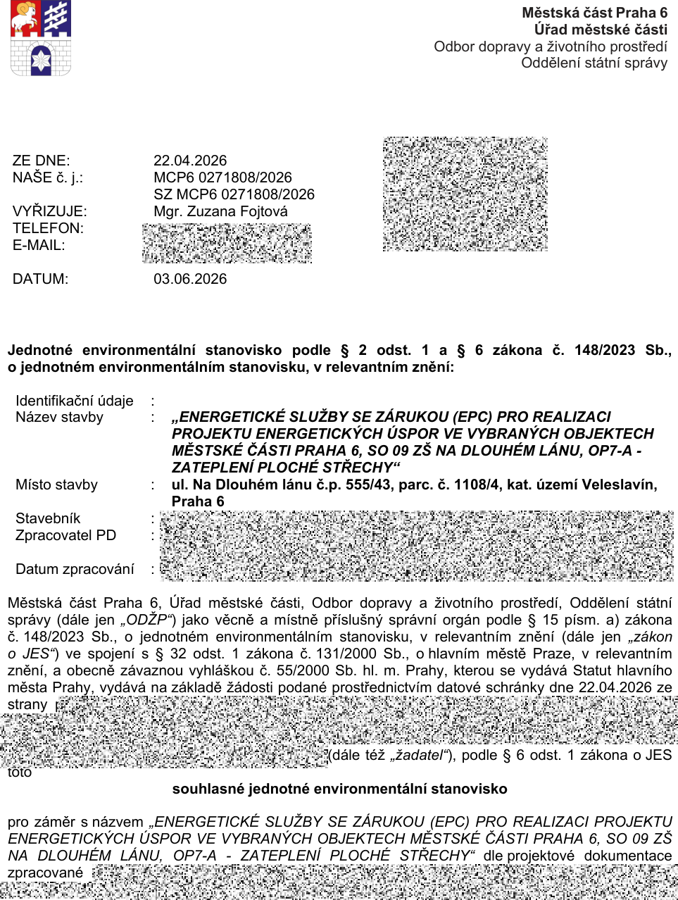 Jednotné environmentální stanovisko vydané Městskou částí Praha 6, Odborem dopravy a životního prostředí. Číslo jednací: MCP6 0271808/2026, datum vydání: 03.06.2026, datum podání žádosti: 22.04.2026. Vyřizuje: Mgr. Zuzana Fojtová. Předmět: 'ENERGETICKÉ SLUŽBY SE ZÁRUKOU (EPC) PRO REALIZACI PROJEKTU ENERGETICKÝCH ÚSPOR VE VYBRANÝCH OBJEKTECH MĚSTSKÉ ČÁSTI PRAHA 6, SO 09 ZŠ NA DLOUHÉM LÁNU, OP7-A - ZATEPLENÍ PLOCHÉ STŘECHY'. Místo stavby: ul. Na Dlouhém lánu č.p. 555/43, parc. č. 1108/4, kat. území Veleslavín, Praha 6. Úřad vydává souhlasné jednotné environmentální stanovisko pro uvedený záměr.