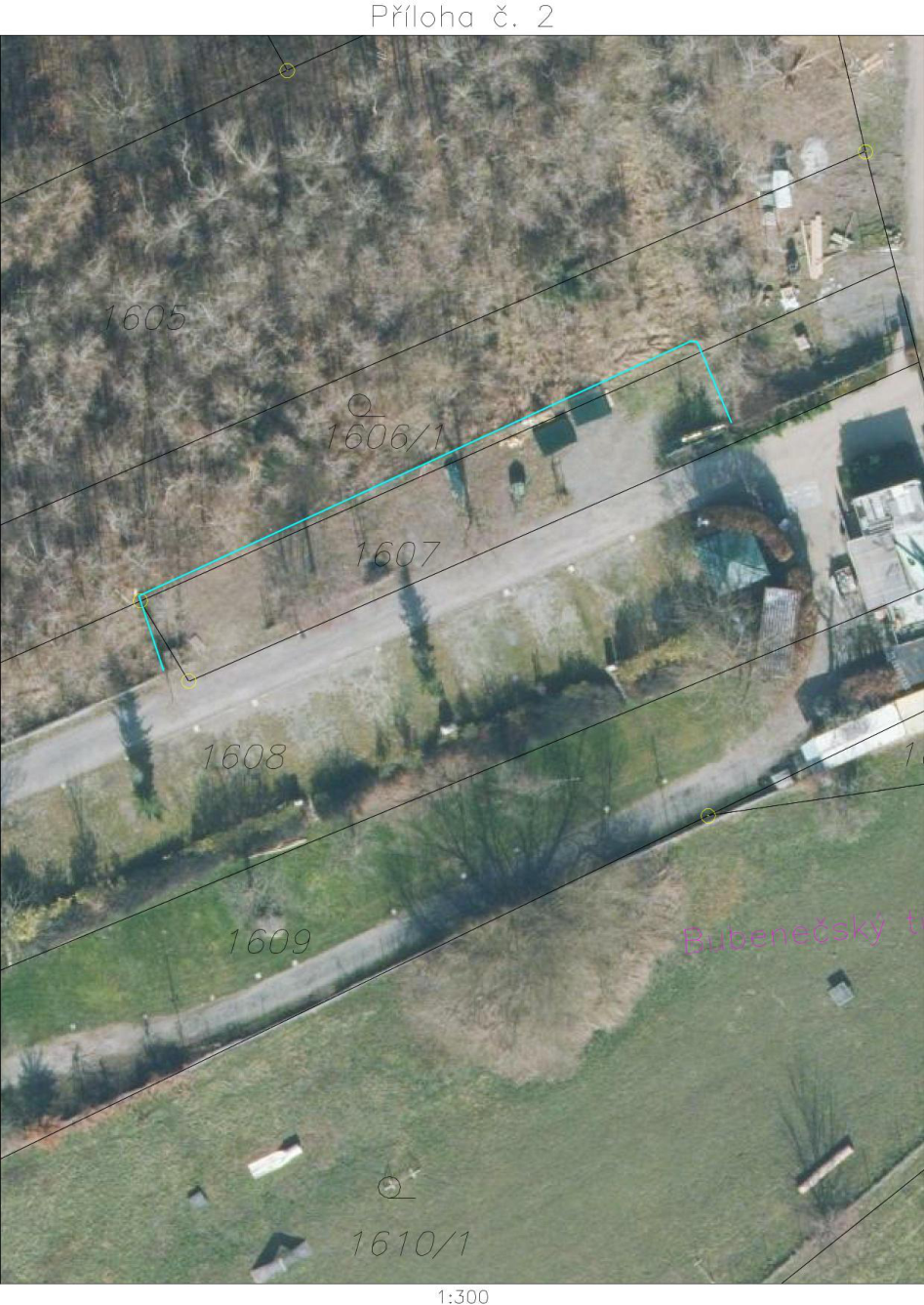 Ortofoto mapa s vyznačeným zákresem hranic pozemku v katastrálním území.