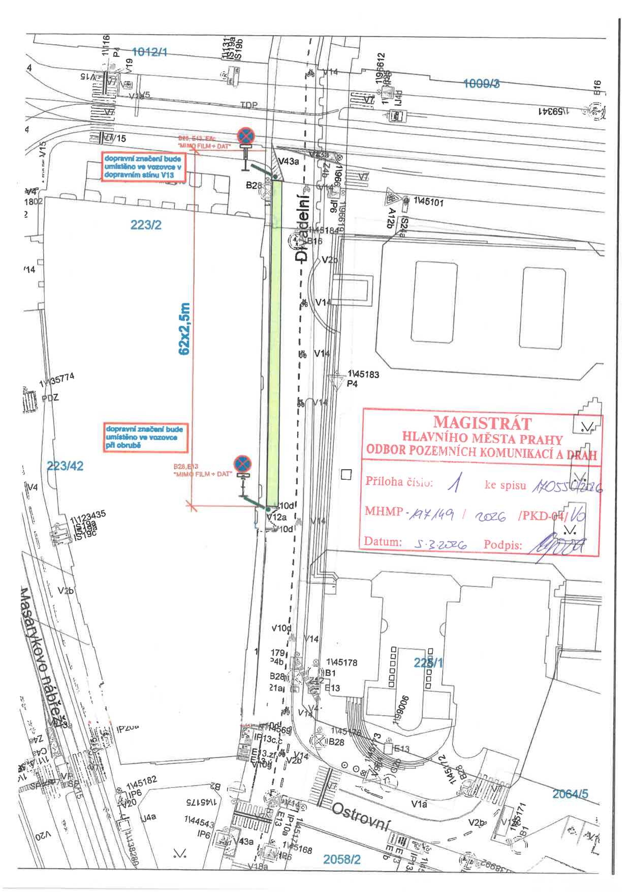 Situační nákres dopravního značení na ulici Divadelní v Praze.