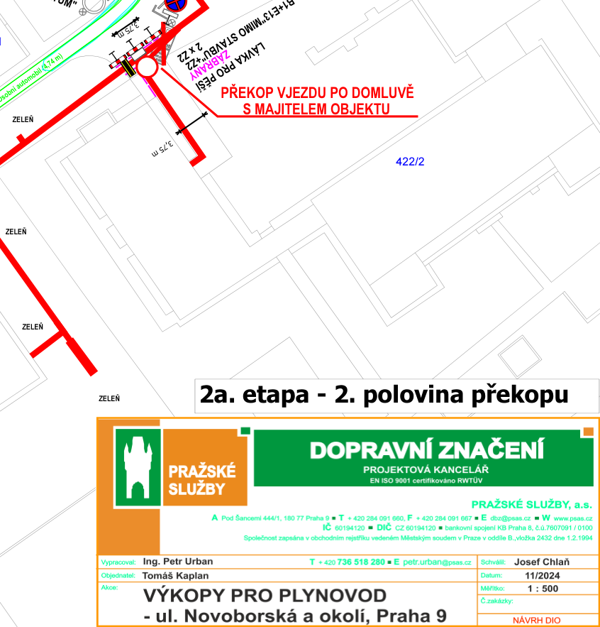 Situační nákres dopravního značení pro výkopové práce. Obsahuje texty: 'PŘEKOP VJEZDU PO DOMLUVĚ S MAJITELEM OBJEKTU', 'ZÁBRANY LÁVKA PRO PĚŠÍ', '2a. etapa - 2. polovina překopu'. Informační blok: 'PRAŽSKÉ SLUŽBY', 'DOPRAVNÍ ZNAČENÍ PROJEKTOVÁ KANCELÁŘ', adresa: 'Pod Šancemi 444/1, 180 77 Praha 9', telefon: '+420 284 091 660', fax: '+420 284 091 667', e-mail: 'dbz@psas.cz', web: 'www.psas.cz', IČ: 60194120, DIČ: CZ 60194120. Tabulka: Vypracoval: Ing. Petr Urban, tel: +420 736 518 280, e-mail: petr.urban@psas.cz, Schválil: Josef Chlaň, Objednatel: Tomáš Kaplan, Datum: 11/2024, Měřítko: 1:500, Akce: VÝKOPY PRO PLYNOVOD - ul. Novoborská a okolí, Praha 9.