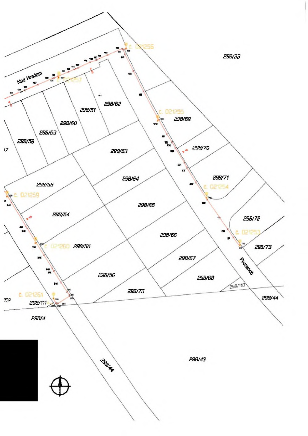 Katastrální mapa zobrazující parcely v oblasti ulic Nad Hradem a Pechancova. Zobrazená čísla parcel: 298/33, 298/69, 298/70, 298/71, 298/72, 298/73, 298/62, 298/61, 298/60, 298/59, 298/58, 298/63, 298/64, 298/65, 298/66, 298/67, 298/68, 298/53, 298/54, 298/55, 298/56, 298/76, 298/111, 298/110, 298/44, 298/43, 298/144. V mapě jsou vyznačena evidenční čísla bodů (např. č. 021256, č. 021257, č. 021255, č. 021254, č. 021253, č. 021259, č. 021260, č. 021261).