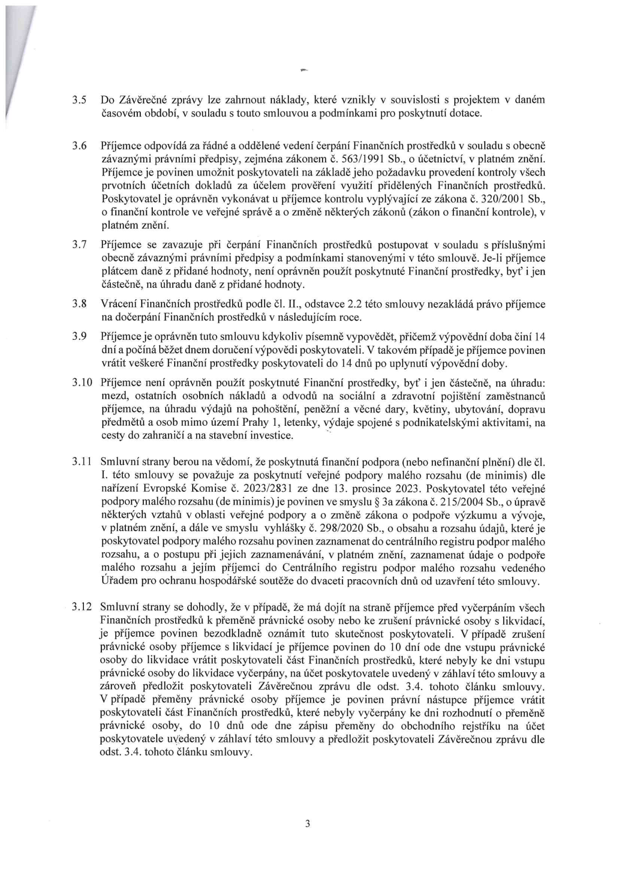 Strana 3 smlouvy o poskytnutí dotace obsahující body 3.5 až 3.12:
3.5 Zahrnutí nákladů do závěrečné zprávy.
3.6 Povinnost příjemce vést řádné účetnictví a umožnit kontrolu dle zákona č. 563/1991 Sb. a č. 320/2001 Sb.
3.7 Povinnost postupovat dle předpisů; zákaz použití dotace na úhradu DPH.
3.8 Vrácení prostředků nezakládá právo na dočerpání v dalším roce.
3.9 Možnost písemné výpovědi smlouvy příjemcem s 14denní výpovědní lhůtou.
3.10 Seznam výdajů, na které nelze dotaci použít (mzdy, pojištění, pohoštění, dary, ubytování, doprava mimo Prahu 1, letenky, podnikatelské aktivity, stavební investice).
3.11 Ustanovení o veřejné podpoře malého rozsahu (de minimis) dle nařízení EU č. 2023/2831 a zákona č. 215/2004 Sb.
3.12 Postup při přeměně nebo zrušení právnické osoby příjemce (povinnost oznámení a vrácení nevyčerpaných prostředků).