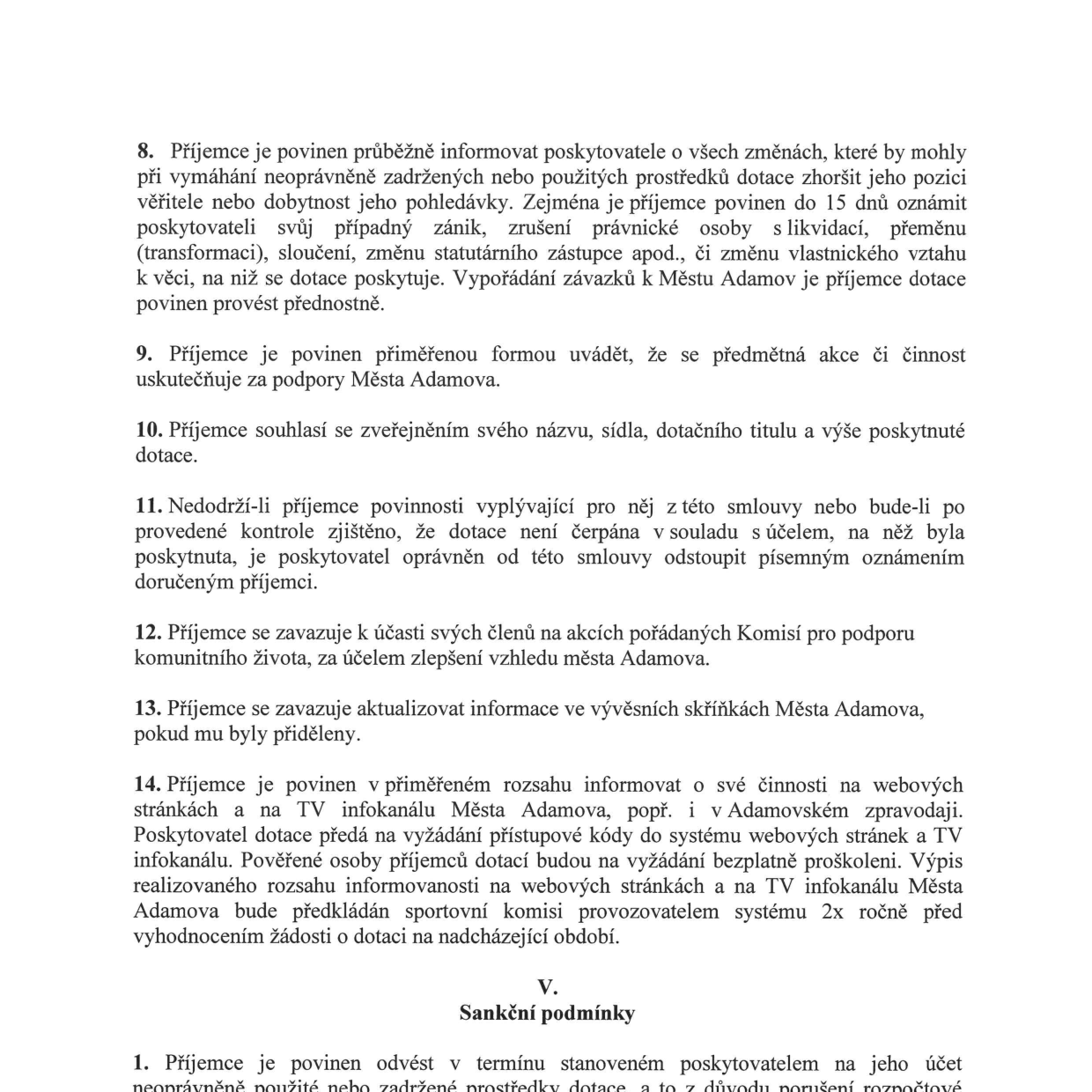 Výňatek ze smlouvy o poskytnutí dotace, obsahující body 8 až 14 a nadpis části V. Sankční podmínky. Bod 8: Povinnost informovat o změnách (zánik, transformace, změna statutárního zástupce atd.) a přednostní vypořádání závazků k Městu Adamov. Bod 9: Povinnost uvádět podporu Města Adamova. Bod 10: Souhlas se zveřejněním údajů o příjemci a dotaci. Bod 11: Možnost odstoupení od smlouvy při nedodržení podmínek. Bod 12: Povinnost účasti členů na akcích Komise pro podporu komunitního života. Bod 13: Povinnost aktualizace informací ve vývěsních skříňkách. Bod 14: Povinnost informovat o činnosti na webu, TV infokanálu a v Adamovském zpravodaji, včetně pravidel pro školení a vykazování informovanosti. Část V. Sankční podmínky, bod 1: Povinnost odvést neoprávněně použité prostředky.