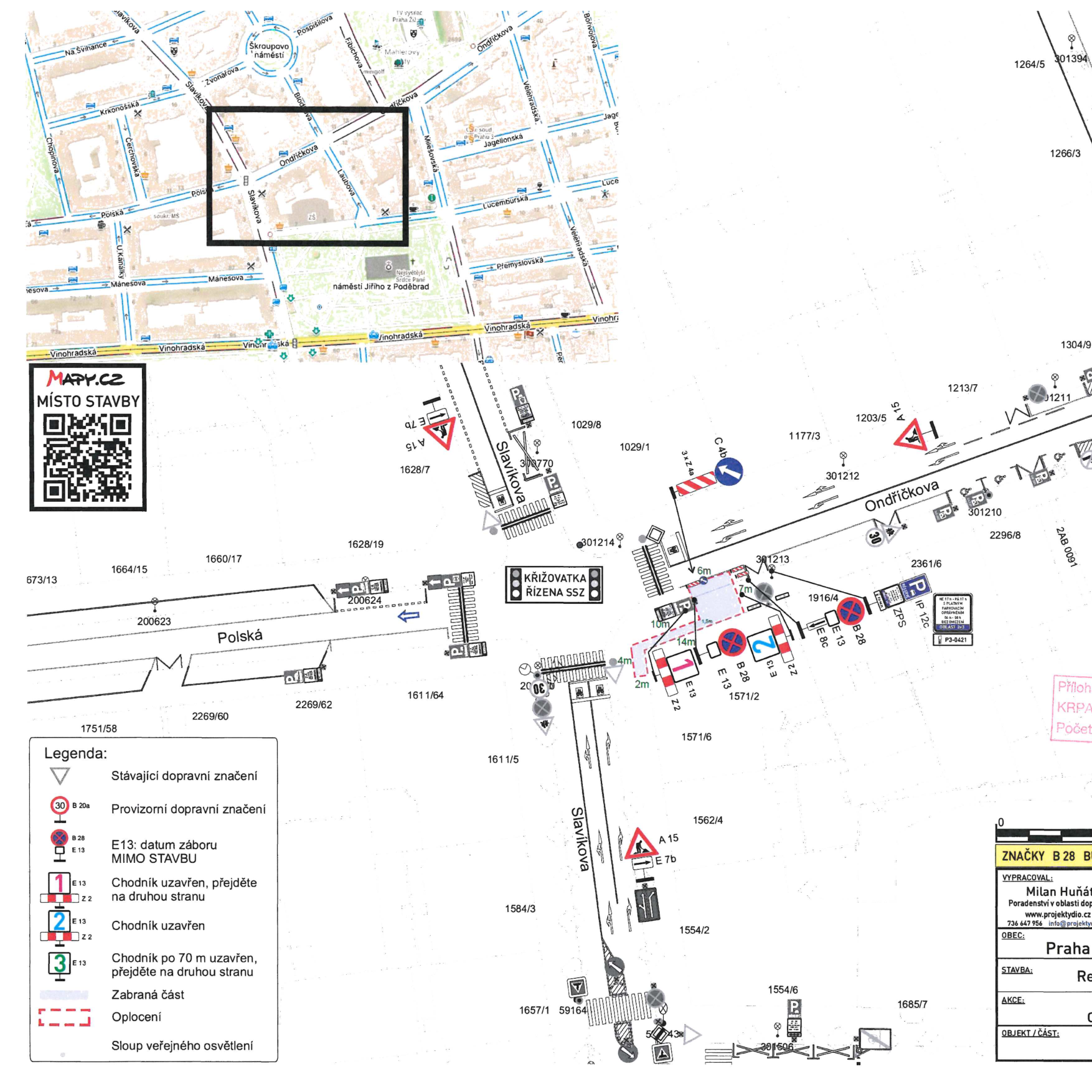 Situační nákres dopravního značení a uzavírky chodníků v oblasti ulic Slavíkova a Ondříčkova v Praze.