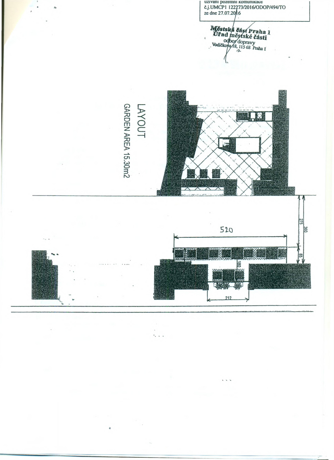 Situační nákres (layout) zahrádky s vyznačenými rozměry. Horní část obsahuje razítko: 'Městská část Praha 1, Úřad městské části, odbor dopravy, Vodičkova 18, 115 68 Praha 1' a text 'užívání pozemní komunikace č.j. UMCP1 122273/2016/ODOP/494/TO ze dne 27.07.2016'. V nákresu je uvedena plocha 'GARDEN AREA 15.30m2' a kótované rozměry 520, 360, 275, 85, 180 a 212.