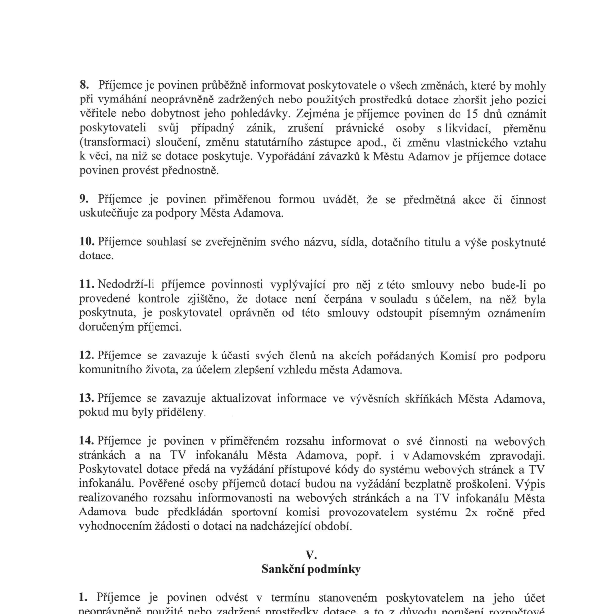 Výňatek ze smlouvy o poskytnutí dotace, obsahující body 8 až 14 a část V. Sankční podmínky (bod 1). Bod 8: Povinnost informovat o změnách (zánik, transformace, změna vlastníka) do 15 dnů. Bod 9: Povinnost uvádět podporu Města Adamova. Bod 10: Souhlas se zveřejněním údajů o dotaci. Bod 11: Možnost odstoupení od smlouvy při neoprávněném čerpání. Bod 12: Povinnost účasti členů na akcích Komise pro podporu komunitního života. Bod 13: Povinnost aktualizace informací na vývěskách. Bod 14: Povinnost informovat o činnosti na webu a TV infokanálu Města Adamova, včetně proškolení a předkládání výpisů sportovní komisi. Část V. Sankční podmínky, bod 1: Povinnost odvést neoprávněně použité nebo zadržené prostředky v termínu stanoveném poskytovatelem.