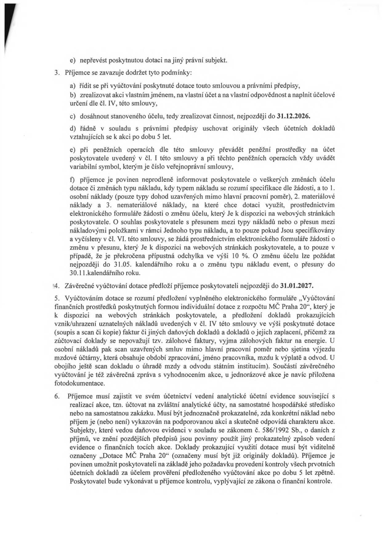 Výňatek ze smlouvy o poskytnutí dotace MČ Praha 20. Bod 3: Povinnosti příjemce (dodržení účelu do 31.12.2026, archivace dokladů 5 let, informování o změnách, pravidla pro přesuny mezi položkami). Bod 4: Termín závěrečného vyúčtování do 31.01.2027. Bod 5: Specifikace náležitostí vyúčtování (elektronický formulář, doklady o úhradě, mzdové listy, fotodokumentace). Bod 6: Požadavky na účetnictví (analytická evidence, označení dokladů 'Dotace MČ Praha 20', povinnost umožnit kontrolu po dobu 5 let).