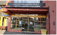 Fotografie budovy s nápisem 'DOMOV PRO SENIORY HÁJE' nad vchodem.