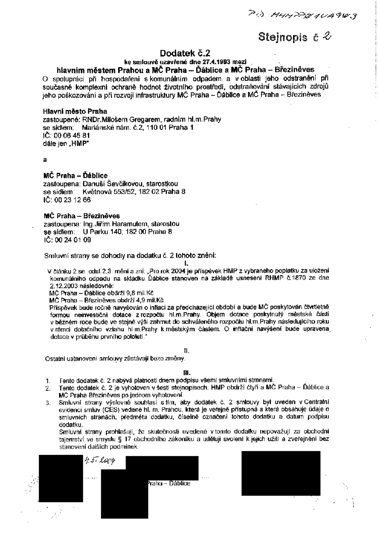 Dodatek č. 2 ke smlouvě ze dne 27.4.1993 o spolupráci při hospodaření s komunálním odpadem mezi Hlavním městem Prahou (HMP), MČ Praha – Ďáblice a MČ Praha – Březiněves. Smluvní strany: HMP (zastoupeno RNDr. Milošem Gregarem), MČ Praha – Ďáblice (zastoupena Danuší Ševčíkovou), MČ Praha – Březiněves (zastoupena Ing. Jiřím Haramulem). Předmět dodatku: Úprava příspěvku HMP z poplatku za uložení komunálního odpadu na skládku Ďáblice pro rok 2004. MČ Praha – Ďáblice obdrží 9,8 mil. Kč, MČ Praha – Březiněves obdrží 4,9 mil. Kč. Příspěvek bude ročně navyšován o inflaci. Datum podpisu: 4. 5. 2004.