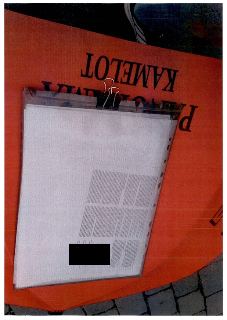 Naskenovaný textový dokument vložený v plastové fólii položený na oranžovém podkladu (s nápisem KAMELOT). Dokument obsahuje souvislý právní nebo úřední text ro…
