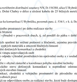 a rozšířením distribuční soustavy NN, D-156380, ulice U Rybníč-, Dolní Chabry o délce a uložení kabelu do 25 běžných metrů, ce ke komunikaci U Rybníčka, pozeme…