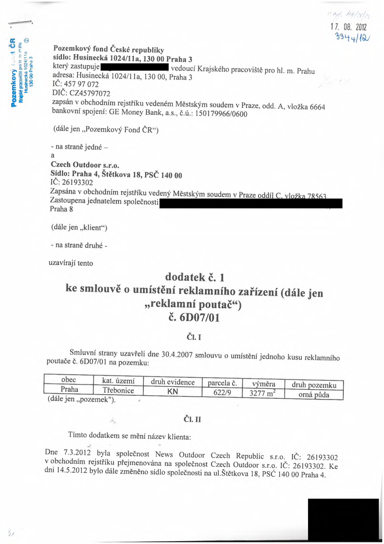Dodatek č. 1 ke smlouvě o umístění reklamního zařízení (reklamní poutač) č. 6D07/01. Smluvní strany: Pozemkový fond České republiky (sídlo Husinecká 1024/11a, Praha 3, IČ 457 97 072) a Czech Outdoor s.r.o. (sídlo Štětkova 18, Praha 4, IČ 26193302). Původní smlouva uzavřena 30.4.2007 pro pozemek v k.ú. Třebonice, obec Praha, parcela č. 622/9, výměra 3277 m2, druh pozemku orná půda. Předmětem dodatku je změna názvu klienta: společnost News Outdoor Czech Republic s.r.o. byla 7.3.2012 přejmenována na Czech Outdoor s.r.o. a 14.5.2012 změnila sídlo na ul. Štětkova 18, Praha 4. Dokument obsahuje datum 17. 08. 2012 a číslo jednací 3344/12.