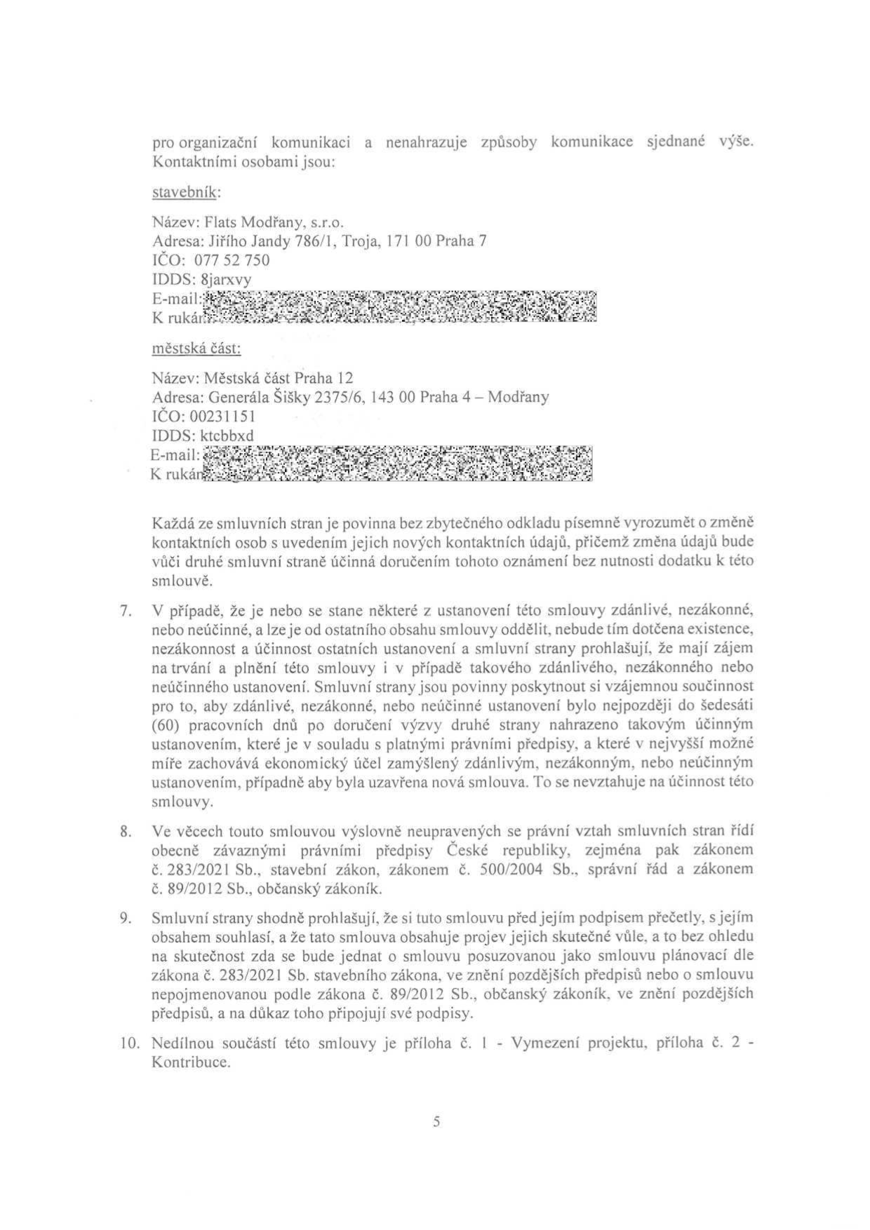 Textová část smlouvy obsahující kontaktní údaje a právní ustanovení. Kontaktní osoby: stavebník 'Flats Modřany, s.r.o.', adresa: Jiřího Jandy 786/1, Troja, 171 00 Praha 7, IČO: 077 52 750, IDDS: 8jarxvy; městská část 'Městská část Praha 12', adresa: Generála Šišky 2375/6, 143 00 Praha 4 – Modřany, IČO: 00231151, IDDS: ktcbbxd. Dále obsahuje body 7 (oddělitelnost ustanovení), 8 (právní vztahy dle zákonů č. 283/2021 Sb. a č. 89/2012 Sb.), 9 (prohlášení o seznámení se smlouvou) a 10 (přílohy č. 1 a 2).