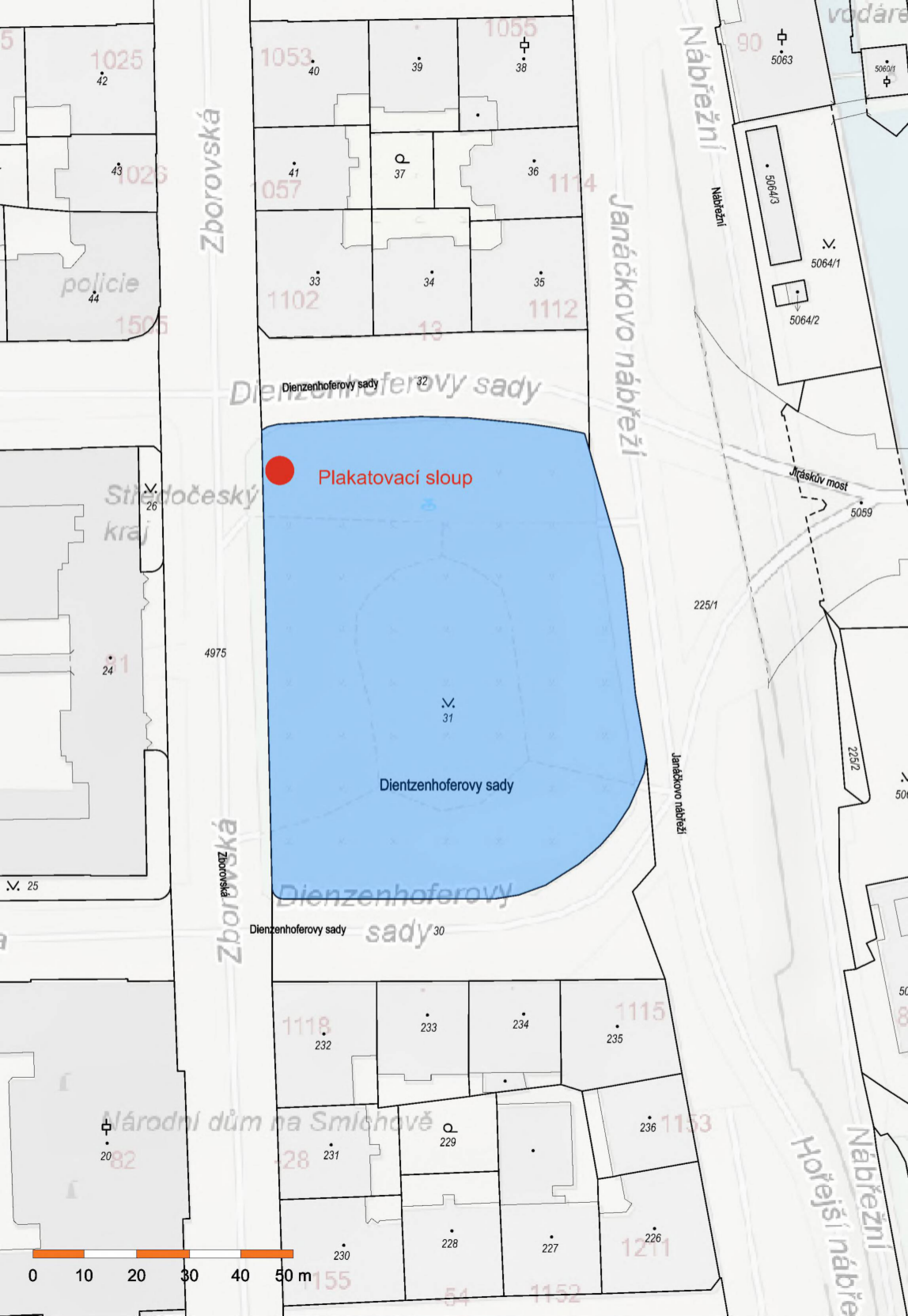 Katastrální situační nákres oblasti Dientzenhoferových sadů v Praze na Smíchově. Mapa zobrazuje parcely a okolní ulice (Zborovská, Janáčkovo nábřeží). V modře vyznačené ploše Dientzenhoferových sadů je červeným bodem označeno umístění 'Plakatovací sloup'. Dále jsou v mapě uvedena čísla popisná budov (např. 1025, 1053, 1102, 1112, 1118, 1115, 1153) a orientační měřítko (0-50 m).