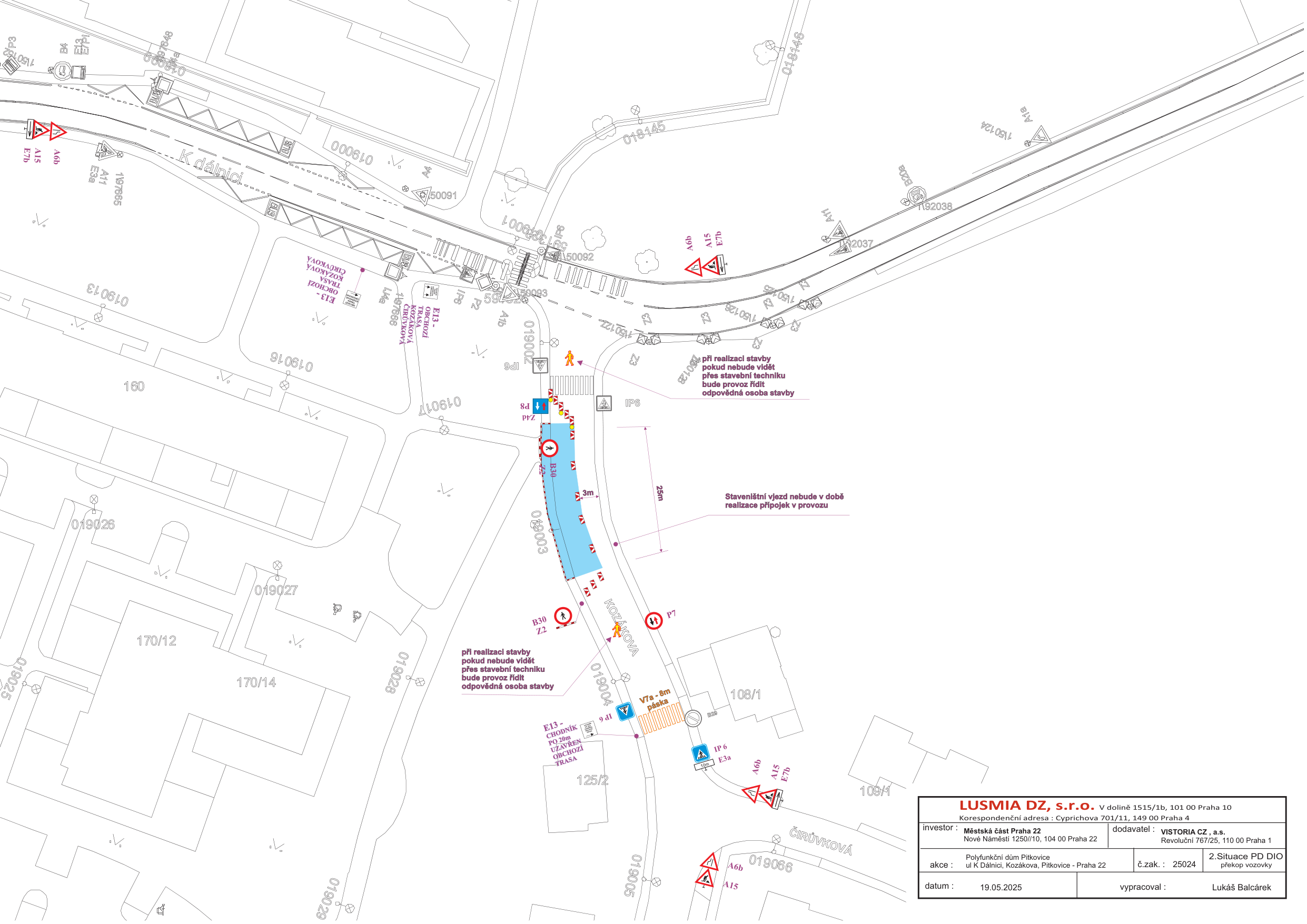 Projektová dokumentace dopravního značení (DIO) pro stavbu v ulicích K Dálnici a Kozákova.