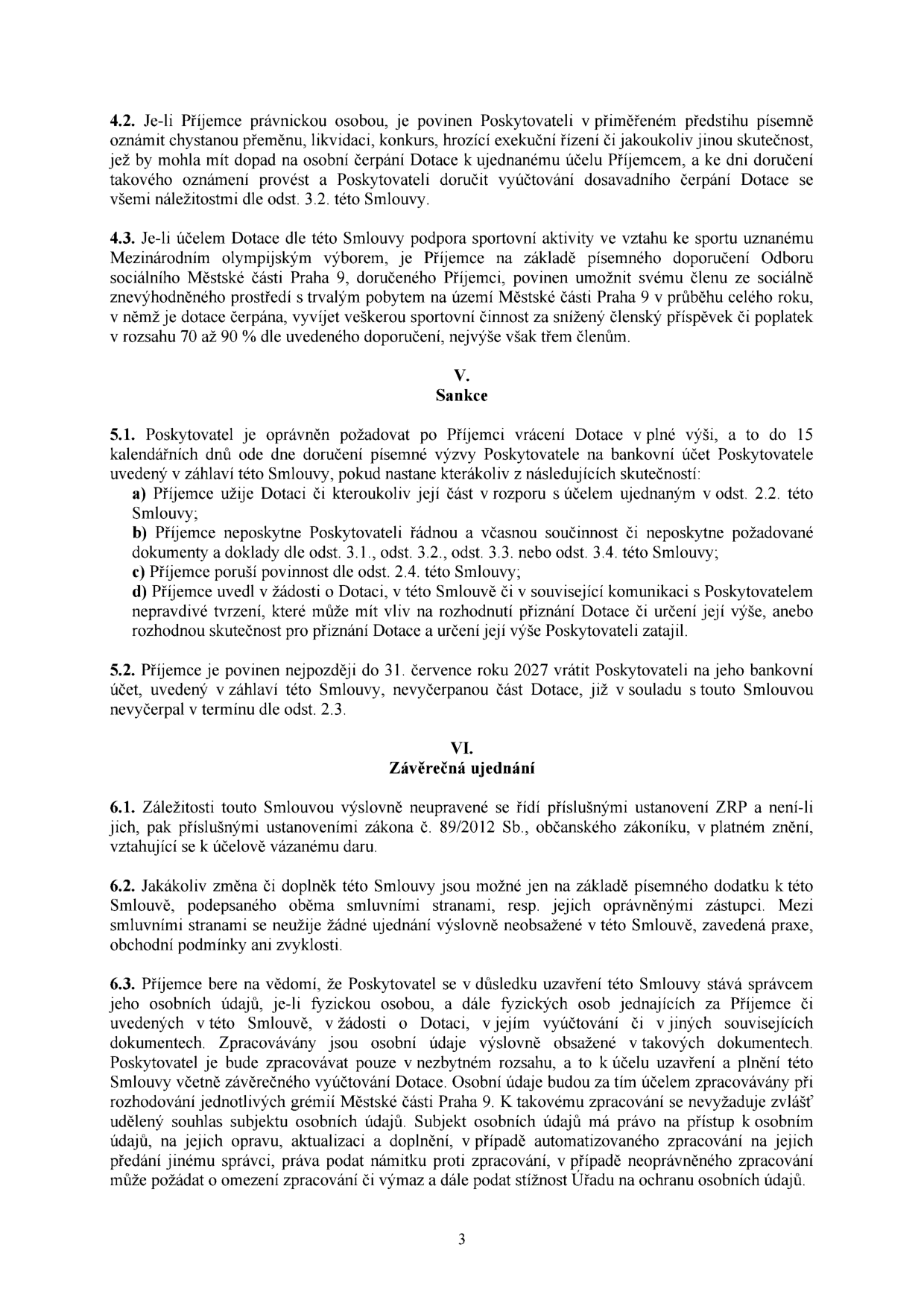 Strana 3 smlouvy obsahující body 4.2 až 6.3. Klíčové informace: 4.2 Povinnost příjemce oznámit změny (likvidace, konkurs atd.). 4.3 Podmínky pro sportovní aktivity (podpora členů ze sociálně znevýhodněného prostředí). 5. Sankce: povinnost vrátit dotaci do 15 dnů při porušení podmínek. 5.2 Termín vrácení nevyčerpané dotace do 31. července 2027. 6. Závěrečná ustanovení: řídí se zákonem č. 89/2012 Sb., občanský zákoník, a informace o zpracování osobních údajů správcem (Městská část Praha 9).
