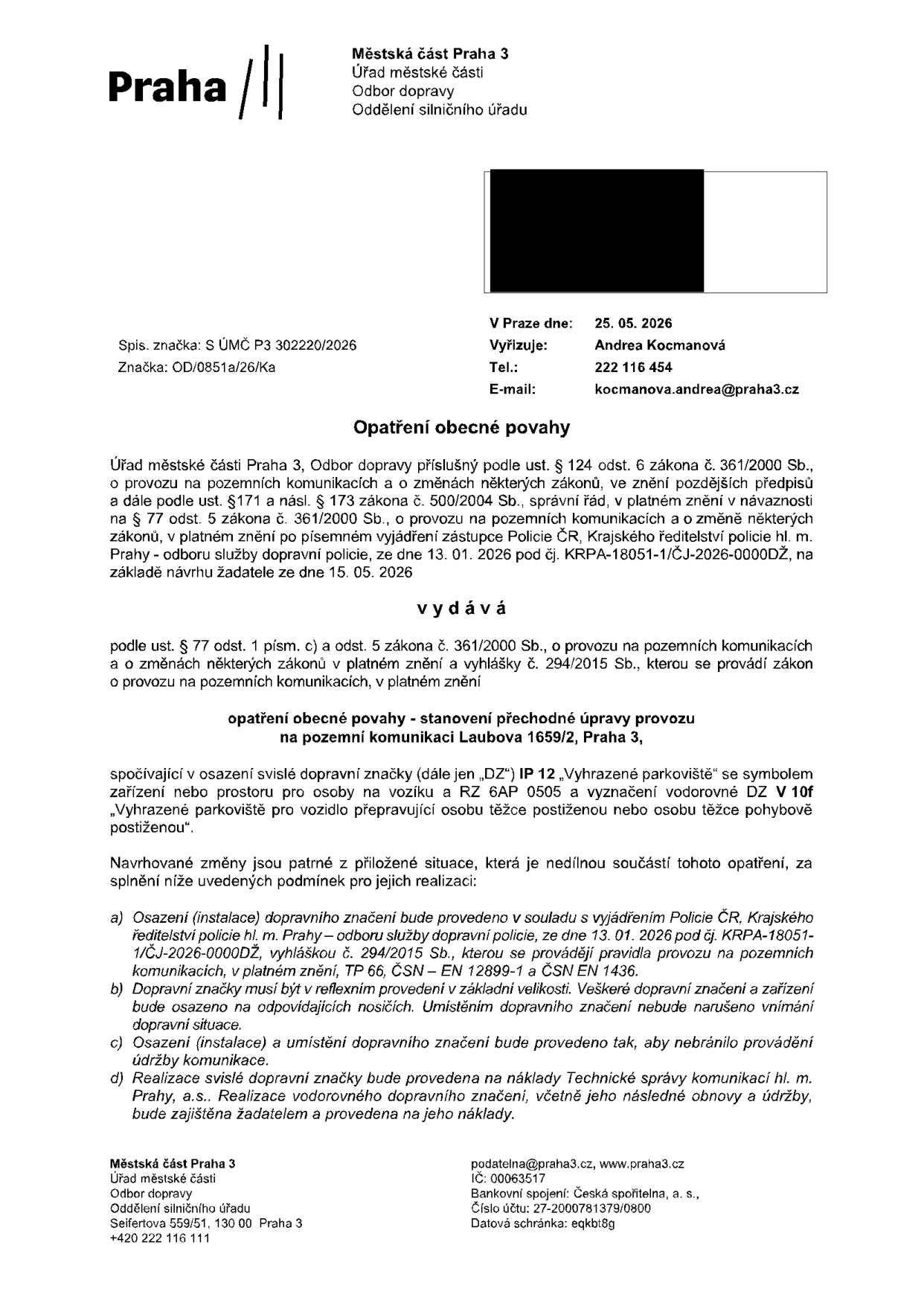 Opatření obecné povahy vydané Městskou částí Praha 3, Odborem dopravy, dne 25. 05. 2026. Předmětem je stanovení přechodné úpravy provozu na pozemní komunikaci Laubova 1659/2, Praha 3, spočívající v osazení svislé dopravní značky IP 12 'Vyhrazené parkoviště' se symbolem pro osoby na vozíku a RZ 6AP 0505 a vyznačení vodorovné dopravní značky V 10f 'Vyhrazené parkoviště pro vozidlo přepravující osobu těžce postiženou nebo osobu těžce pohybově postiženou'. Dokument obsahuje podmínky realizace, včetně povinnosti zajistit reflexní provedení značek a úhradu nákladů žadatelem. Spisová značka: S ÚMČ P3 302220/2026, značka: OD/0851a/26/Ka. Vyřizuje: Andrea Kocmanová, tel: 222 116 454, e-mail: kocmanova.andrea@praha3.cz.