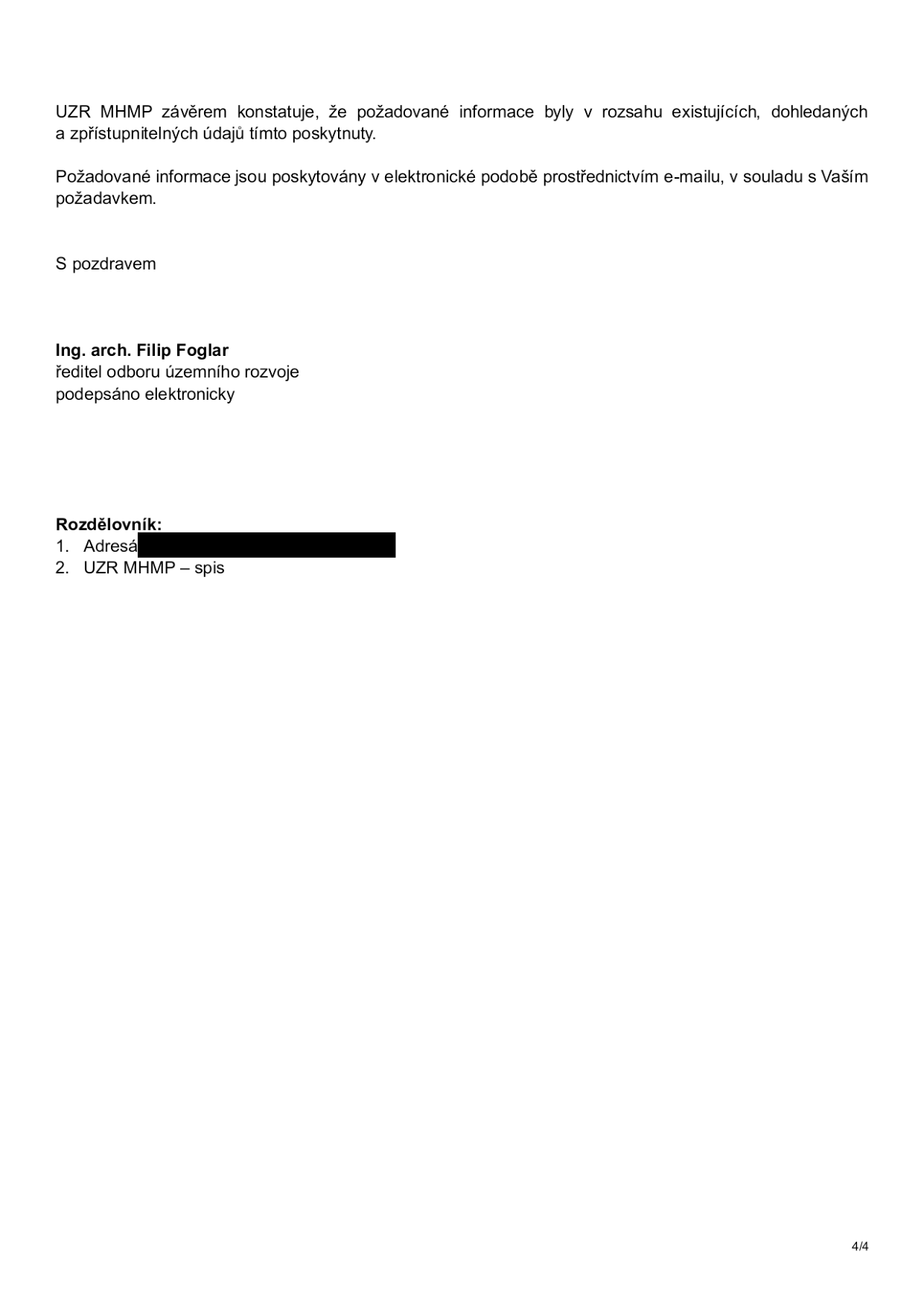 Závěrečná část úředního dokumentu UZR MHMP (Útvar rozvoje hlavního města Prahy). Text: 'UZR MHMP závěrem konstatuje, že požadované informace byly v rozsahu existujících, dohledaných a zpřístupnitelných údajů tímto poskytnuty. Požadované informace jsou poskytovány v elektronické podobě prostřednictvím e-mailu, v souladu s Vaším požadavkem. S pozdravem, Ing. arch. Filip Foglar, ředitel odboru územního rozvoje, podepsáno elektronicky. Rozdělovník: 1. Adresát (začerněno), 2. UZR MHMP – spis'.