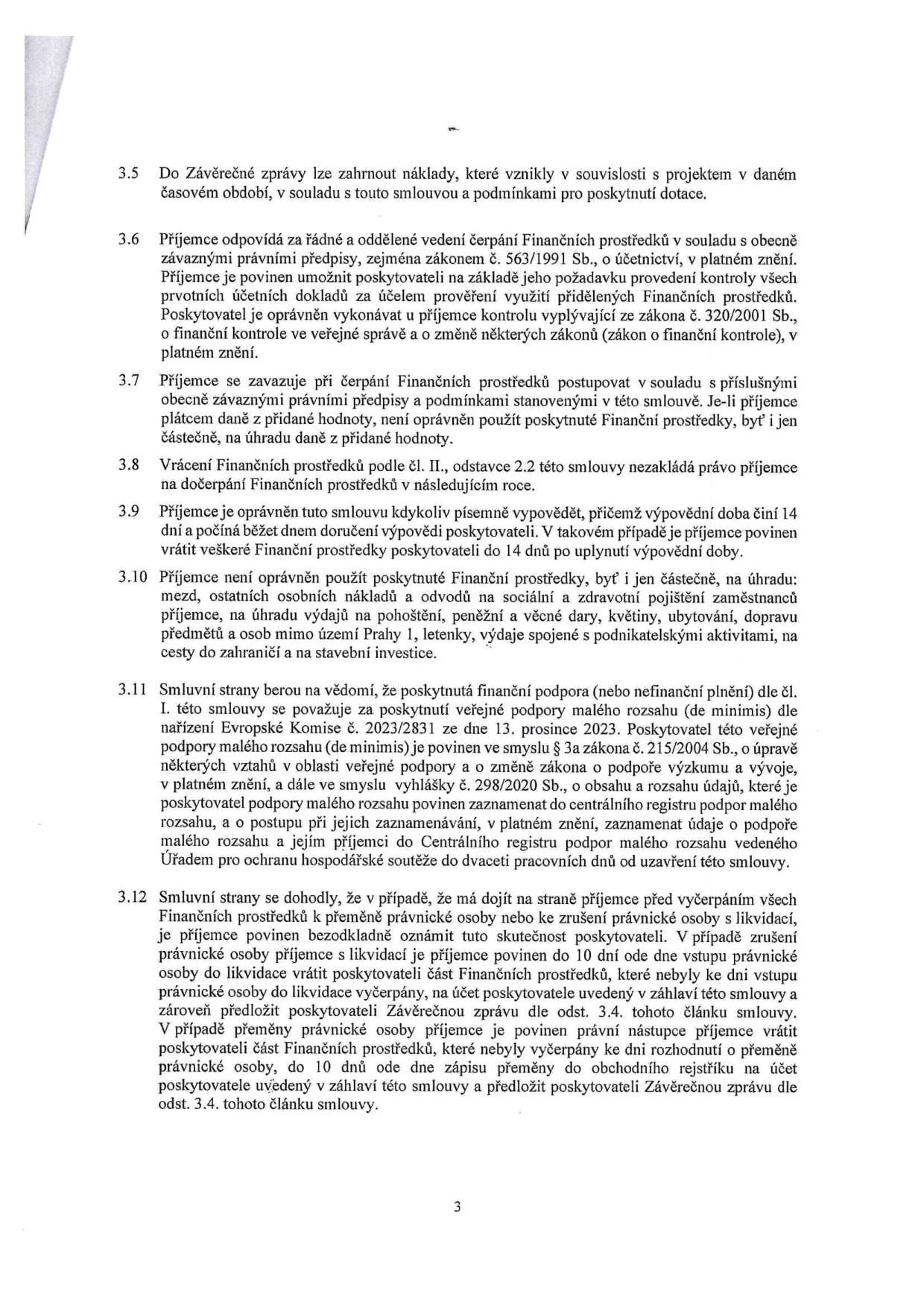 Strana 3 smlouvy obsahující body 3.5 až 3.12. Body se týkají pravidel pro čerpání finančních prostředků, vedení účetnictví, kontrol, vracení prostředků, výpovědních lhůt, omezení použití dotace (např. zákaz úhrady mezd, pohoštění, darů, cest mimo Prahu 1), pravidel pro veřejnou podporu malého rozsahu (de minimis) a postupu při zániku nebo přeměně právnické osoby příjemce.