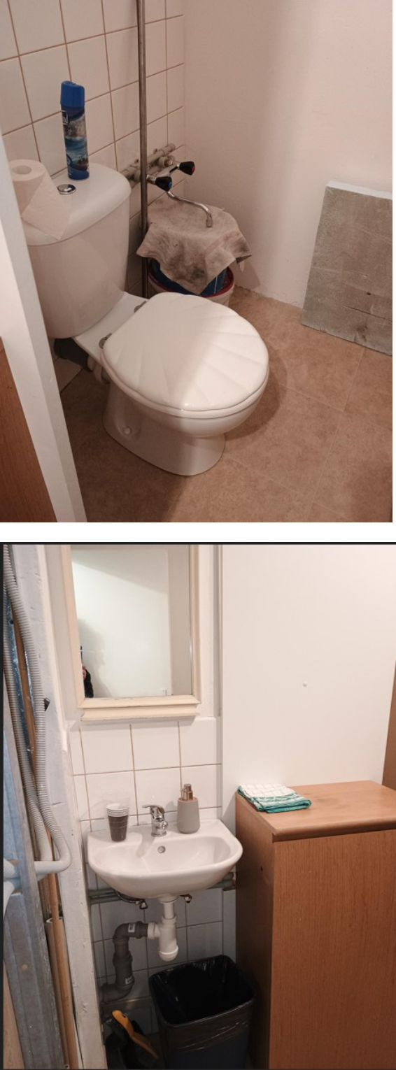 Fotografie interiéru koupelny se sociálním zařízením.