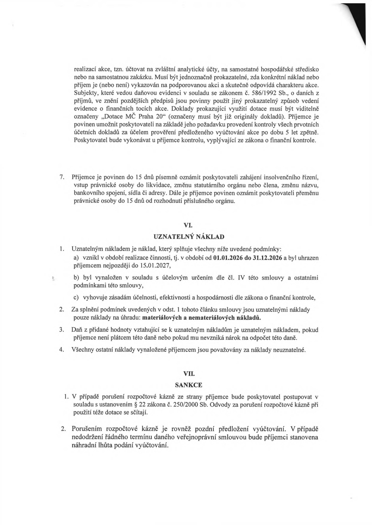 Výňatek ze smlouvy o poskytnutí dotace. Obsahuje pravidla pro vedení účetnictví (analytické účty, označení 'Dotace MČ Praha 20', archivace 5 let), povinnost informovat o změnách (insolvence, likvidace, změna názvu/sídla do 15 dnů). Článek VI. definuje uznatelné náklady: vzniklé v období 01.01.2026 – 31.12.2026, uhrazené do 15.01.2027, v souladu s účelem smlouvy a zásadami hospodárnosti. Uznatelné jsou materiálové a nemateriálové náklady, DPH je uznatelná pouze pokud příjemce není plátce. Článek VII. řeší sankce za porušení rozpočtové kázně dle zákona č. 250/2000 Sb. a následky pozdního předložení vyúčtování.