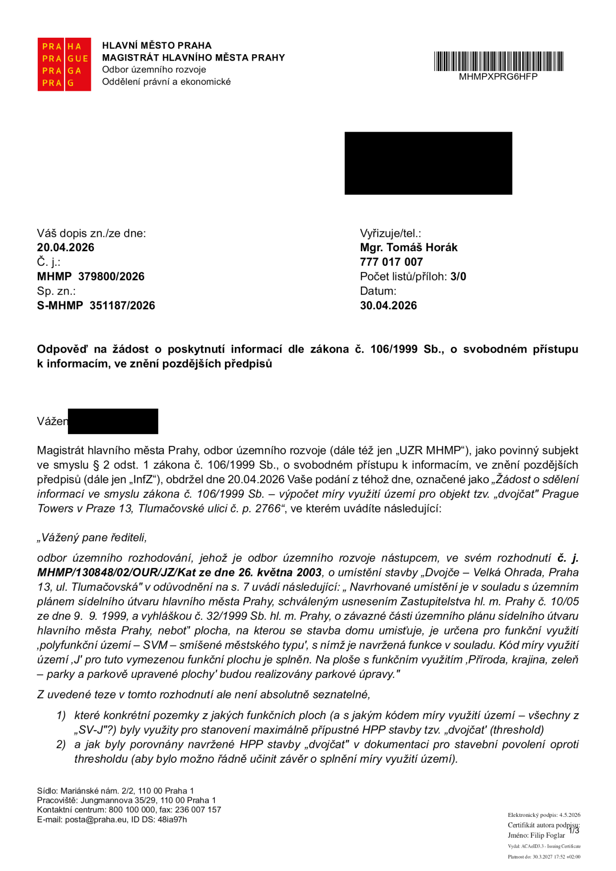 Odpověď na žádost o poskytnutí informací dle zákona č. 106/1999 Sb. ze dne 30.04.2026. Vydal: Magistrát hlavního města Prahy, odbor územního rozvoje, Mgr. Tomáš Horák. Č. j.: MHMP 379800/2026, Sp. zn.: S-MHMP 351187/2026. Předmětem je žádost o sdělení informací ohledně výpočtu míry využití území pro objekt 'dvojčat' Prague Towers v Praze 13, Tlumačovské ulici č. p. 2766. Žadatel se dotazuje na konkrétní pozemky a kódy míry využití území (SV-J) a způsob porovnání navrženého HPP stavby v dokumentaci pro stavební povolení oproti thresholdům stanoveným v rozhodnutí č. j. MHMP/130848/02/OUR/JZ/Kat ze dne 26. května 2003.