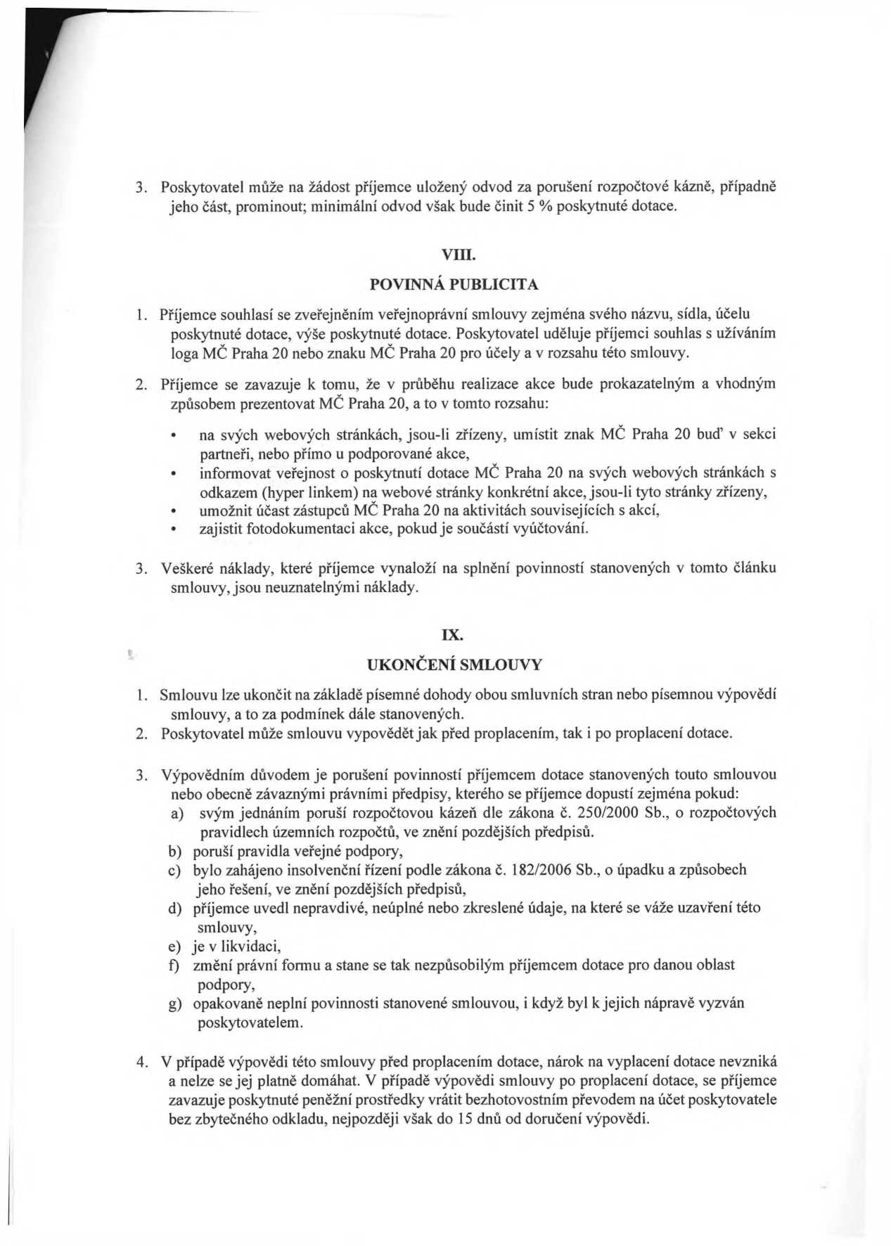 Text smlouvy o poskytnutí dotace, obsahující články VIII. Povinná publicita a IX. Ukončení smlouvy. Článek VIII specifikuje povinnosti příjemce dotace ohledně prezentace MČ Praha 20 (logo, webové stránky, fotodokumentace). Článek IX definuje podmínky ukončení smlouvy, včetně výpovědních důvodů (porušení rozpočtové kázně, insolvence, nepravdivé údaje, likvidace, změna právní formy, opakované neplnění povinností) a povinnosti vrátit dotaci v případě výpovědi.