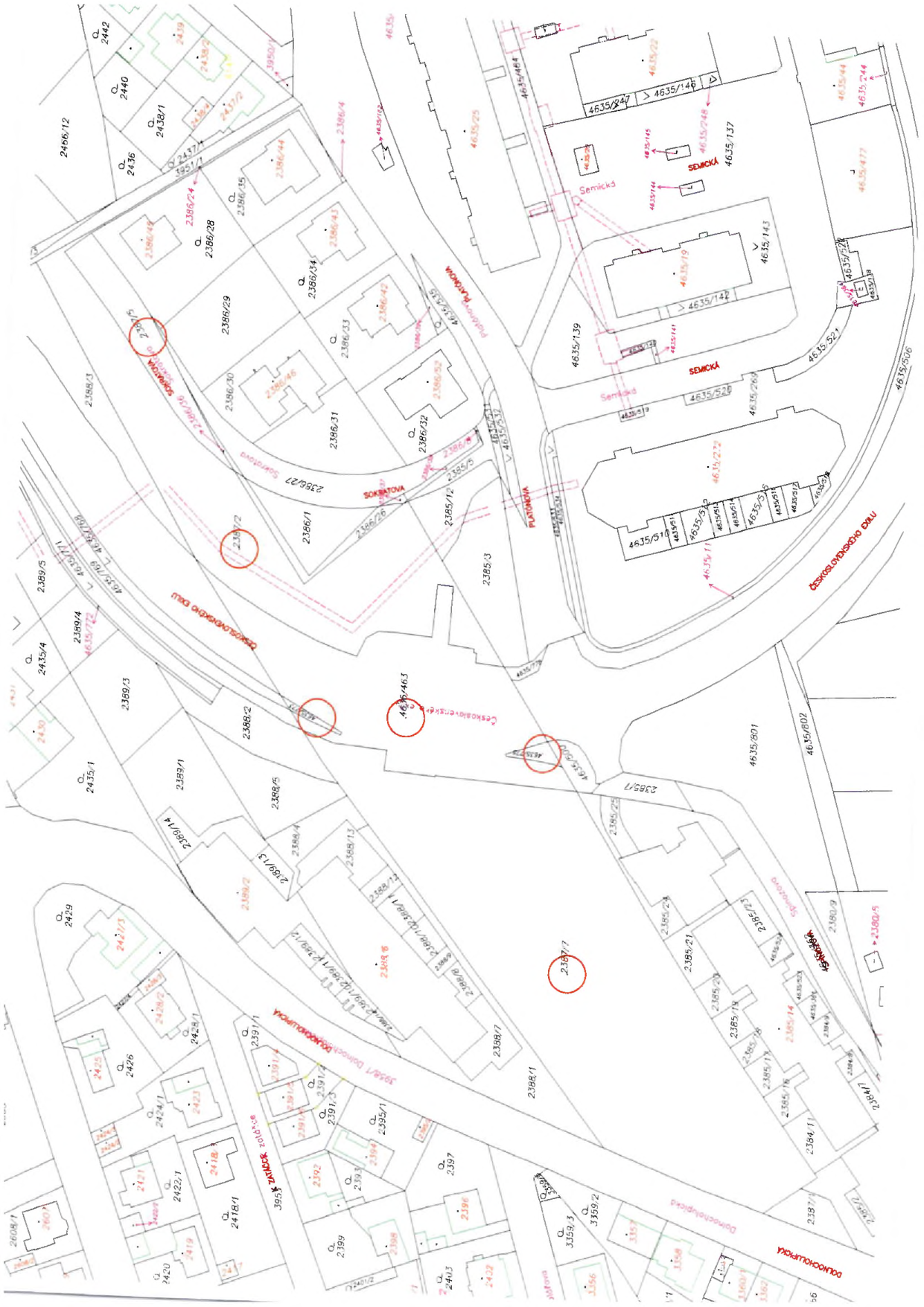 Katastrální mapa zobrazující území s vyznačenými parcelními čísly a názvy ulic. Čitelné názvy ulic: Sokratesova, Platonova, Semická, Československého exilu, Dolnocholupická. V mapě jsou červeně zakroužkovány parcely nebo body: 2387/5, 2387/2, 4635/463, 4635/800 a 2387/7. Mapa obsahuje množství parcelních čísel (např. 2442, 2438/1, 2386/49, 2386/29, 4635/139, 2385/24, 2421/5, 2392 atd.).