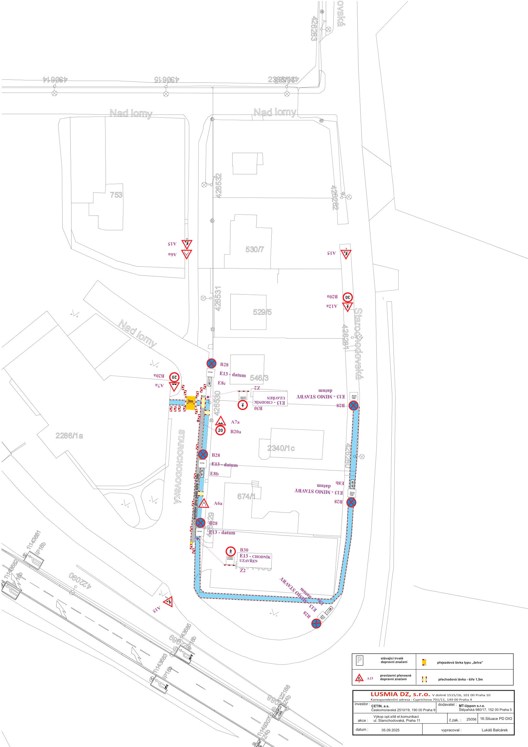 Situační nákres dopravního značení (DIO) pro výkopové práce v ulici Starochodovská, Praha. Mapa zobrazuje uzavírku části ulice Starochodovská a přilehlých chodníků, včetně umístění dopravních značek (např. B28 - zákaz zastavení, B20a - nejvyšší dovolená rychlost 20 km/h, A6a - práce na silnici, A15 - nebezpečí, B30 - zákaz vstupu chodců). V plánu je vyznačena trasa objížďky a umístění přechodových lávek. V pravém dolním rohu je tabulka s informacemi: investor CETIN, a.s., dodavatel MT-Uppon s.r.o., akce: Výkop opt. sítě el. komunikací, ul. Starochodovská, Praha 11, datum 05.09.2025, vypracoval Lukáš Balcárek.