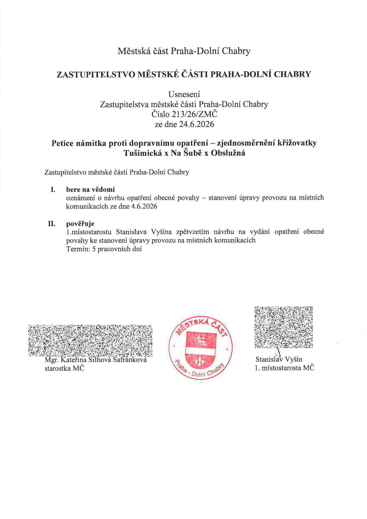Usnesení Zastupitelstva městské části Praha-Dolní Chabry č. 213/26/ZMČ ze dne 24.6.2026. Předmět: Petice námitka proti dopravnímu opatření – zjednosměrnění křižovatky Tušimická x Na Šubě x Obslužná. I. Bere na vědomí oznámení o návrhu opatření obecné povahy ze dne 4.6.2026. II. Pověřuje 1. místostarostu Stanislava Vyšína zpětvzetím návrhu na vydání opatření obecné povahy ke stanovení úpravy provozu na místních komunikacích. Termín: 5 pracovních dnů. Dokument podepsán: Mgr. Kateřina Šilhová Šafránková (starostka MČ) a Stanislav Vyšín (1. místostarosta MČ).