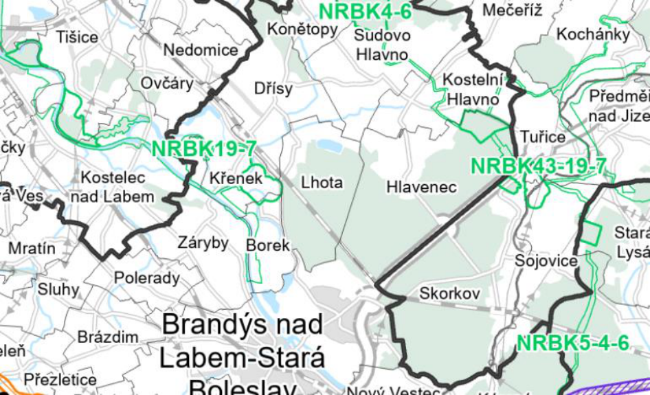 Výřez mapy územního plánu s vyznačenými prvky územního systému ekologické stability (ÚSES) v okolí obcí Křenek, Lhota a Hlavenec.
