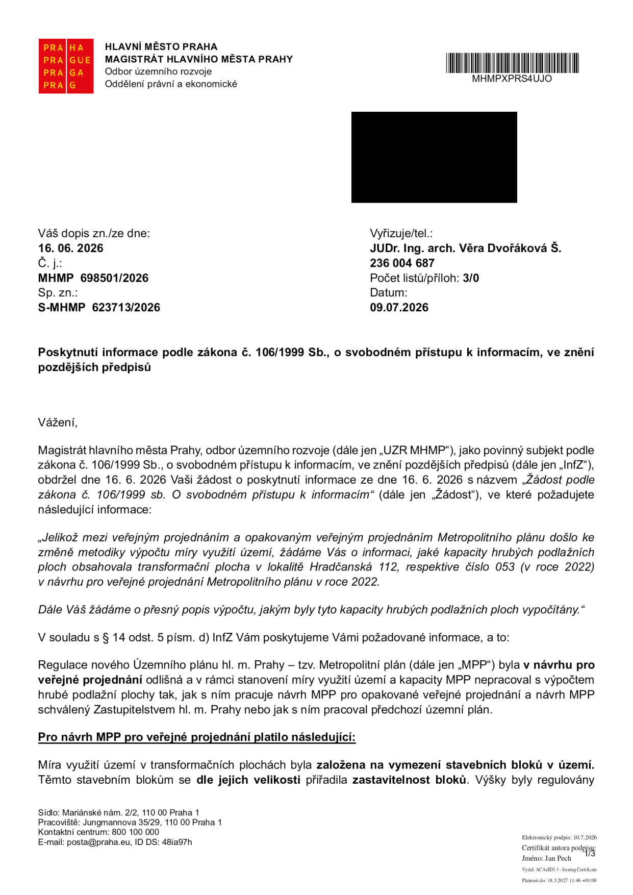 Úřední dokument Magistrátu hlavního města Prahy, odboru územního rozvoje, ze dne 9. 7. 2026 (č. j. MHMP 698501/2026). Předmětem je poskytnutí informace podle zákona č. 106/1999 Sb. o svobodném přístupu k informacím ohledně výpočtu kapacit hrubých podlažních ploch v lokalitě Hradčanská 112 (číslo 053) v návrhu Metropolitního plánu z roku 2022. Dokument vysvětluje, že v návrhu pro veřejné projednání byla míra využití území v transformačních plochách založena na vymezení stavebních bloků a jejich velikosti, což se lišilo od pozdějších verzí plánu.