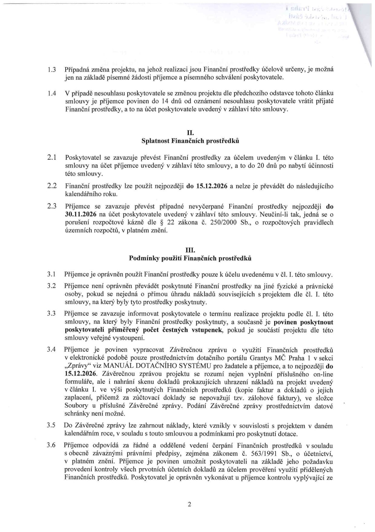 Druhá strana smlouvy o poskytnutí finančních prostředků. Obsahuje body 1.3 a 1.4 (změna projektu), článek II. 'Splatnost Finančních prostředků' (body 2.1 až 2.3, termíny 15.12.2026 a 30.11.2026) a článek III. 'Podmínky použití Finančních prostředků' (body 3.1 až 3.6, týkající se účelu použití, zákazu převodu, poskytnutí vstupenek, vypracování Závěrečné zprávy přes dotační portál Grantys MČ Praha 1 do 15.12.2026 a vedení účetnictví).