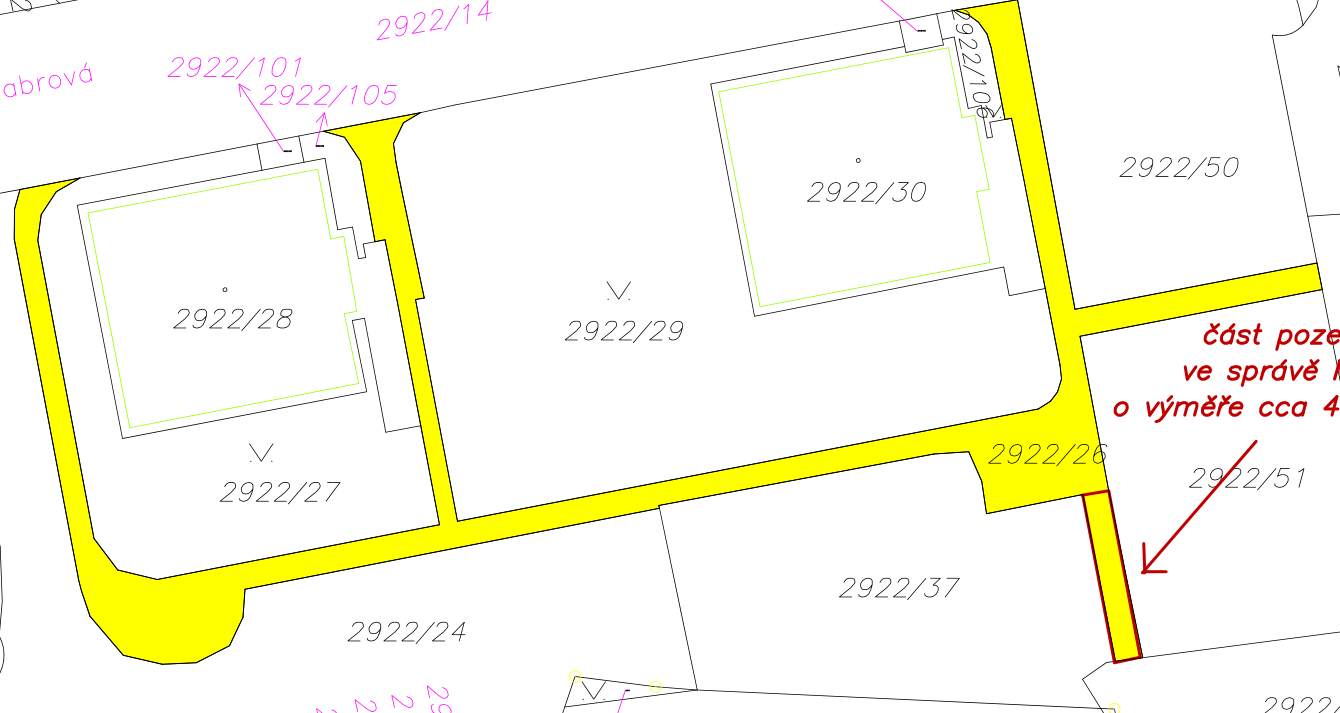 Výřez katastrální mapy zobrazující parcely č. 2922/28, 2922/27, 2922/24, 2922/29, 2922/30, 2922/50, 2922/37, 2922/51, 2922/101, 2922/105, 2922/106 a 2922/14. Žlutou barvou jsou vyznačeny pozemky (pravděpodobně komunikace nebo přístupové cesty). Červená šipka ukazuje na část pozemku ve správě s výměrou cca 4 m².