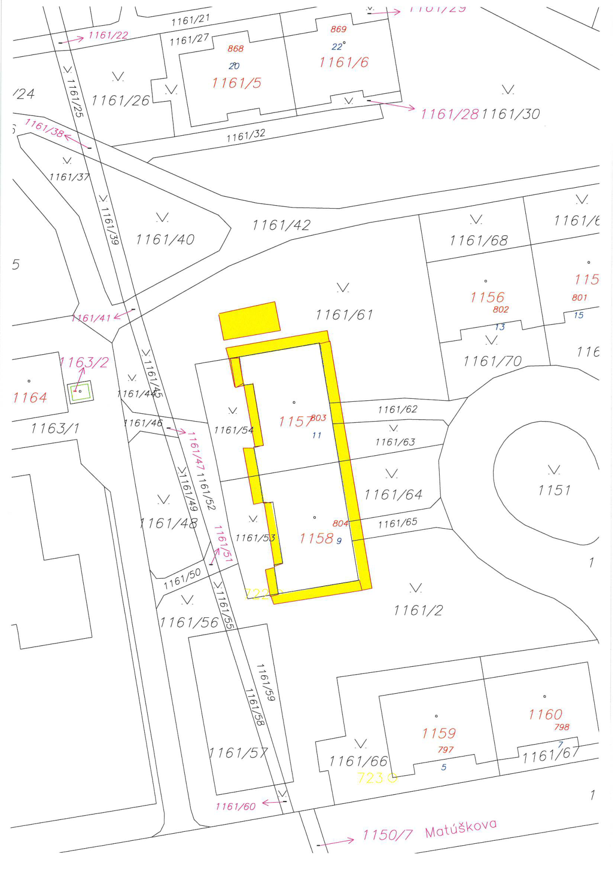 Katastrální mapa území s vyznačeným objektem (budovou) žlutým zvýrazněním.